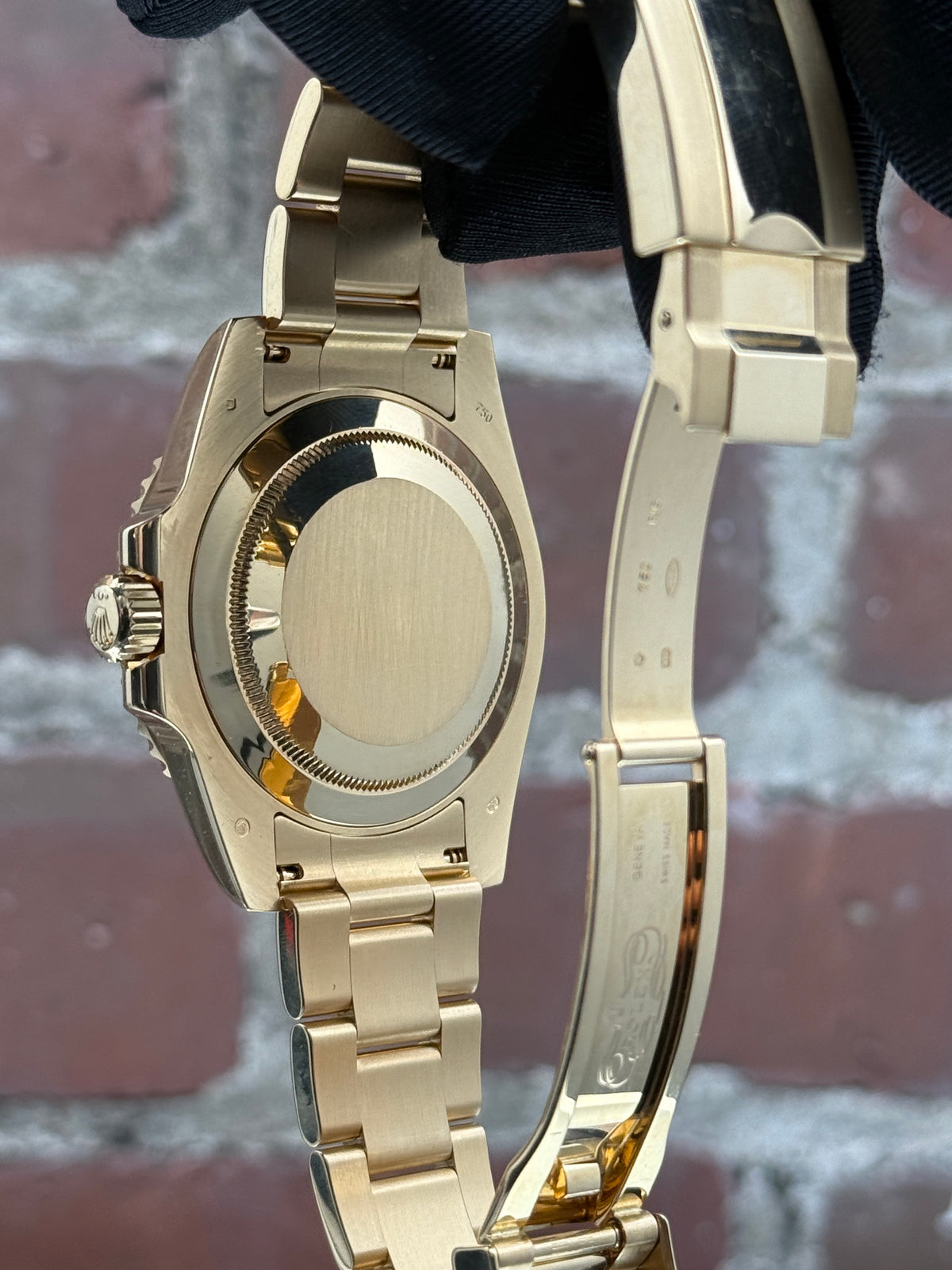Pre-owned Rolex Submariner Date 116618LN | Yellow gold Black