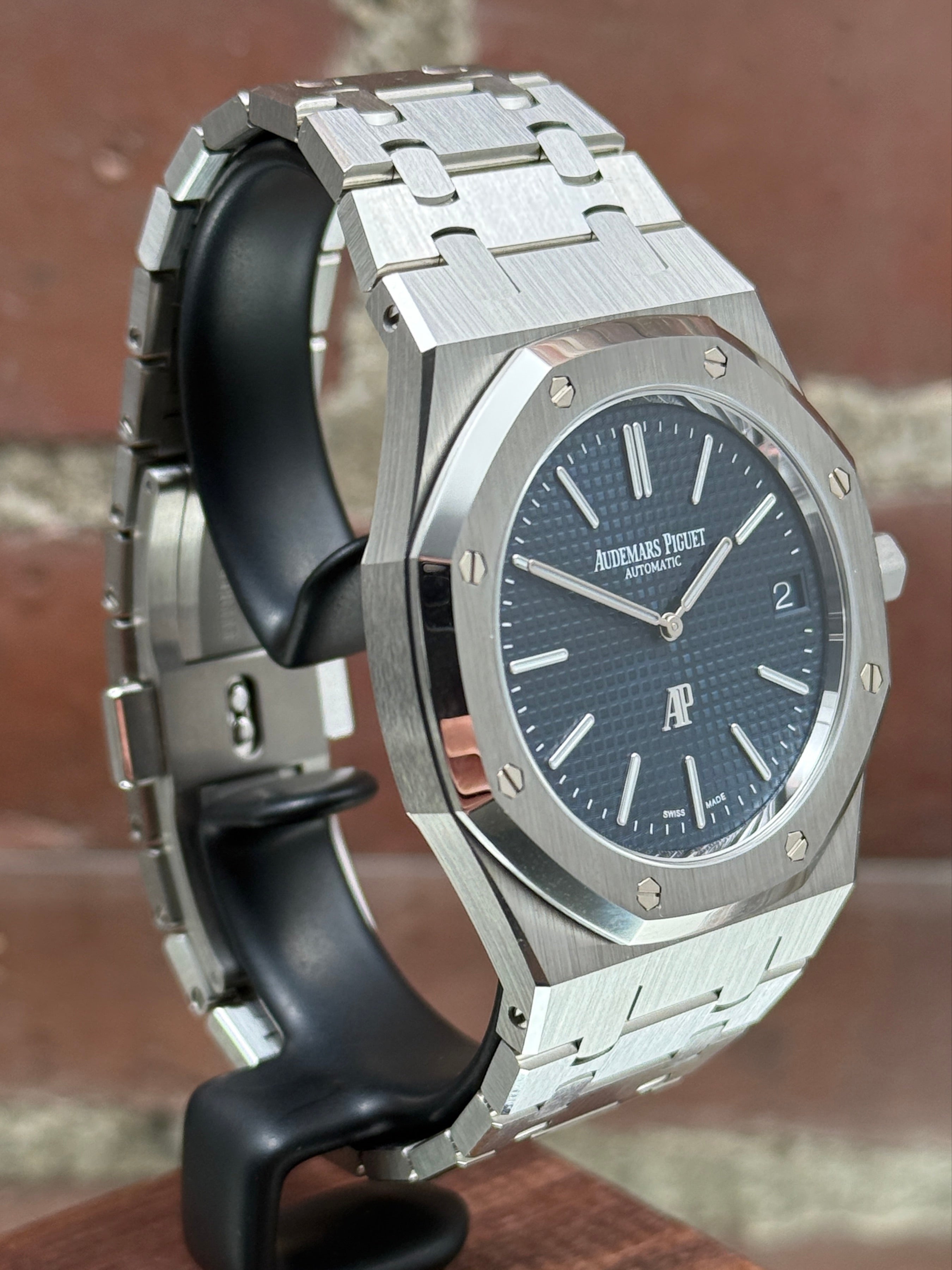 Mint Audemars Piguet Royal Oak 16202ST.OO.1240ST.02 | Steel Blue