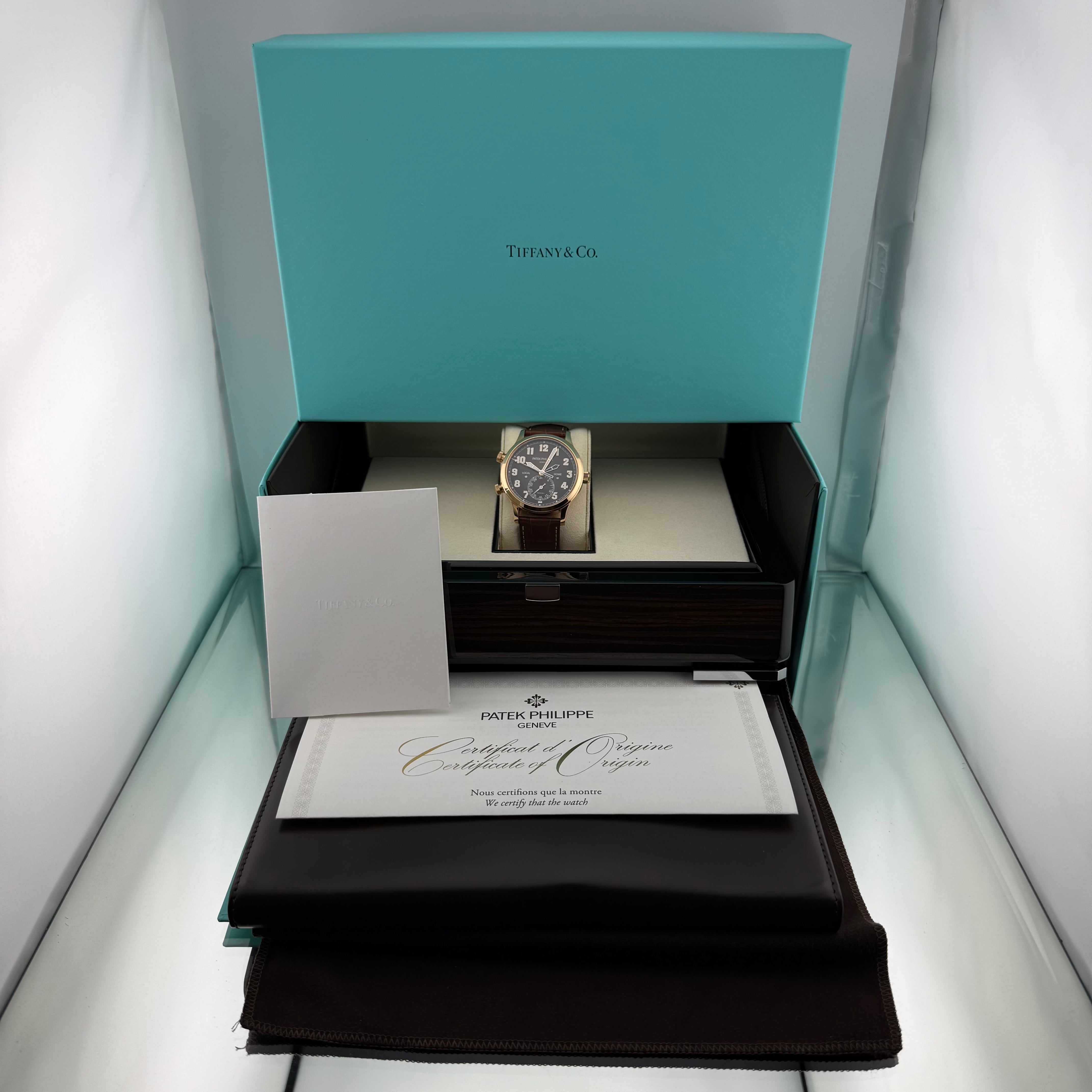 Patek Philippe TIFFANY DIAL Complications Calatrava Pilot Travel Time Brown Sunburst Dial 5524R-001