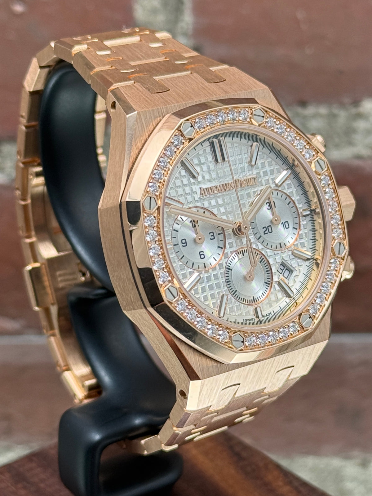Pre-owned Audemars Piguet Royal Oak Selfwinding Chronograph 26715OR.ZZ.1356OR.01 | pink gold silver