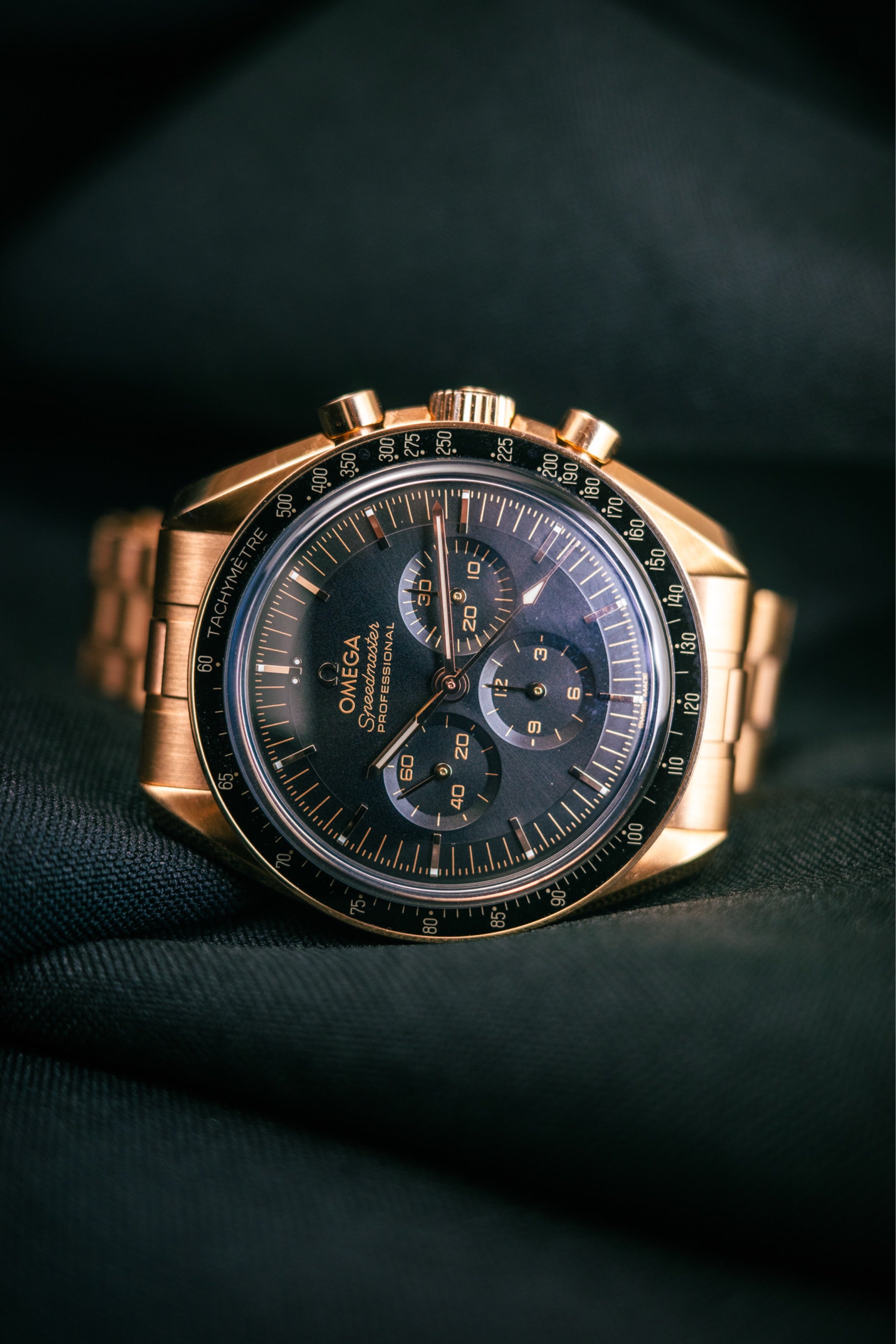 Pre-owned Omega Speedmaster Moonwatch Co-Axial Master Chronometer 310.63.42.50.01.001 | pink gold black