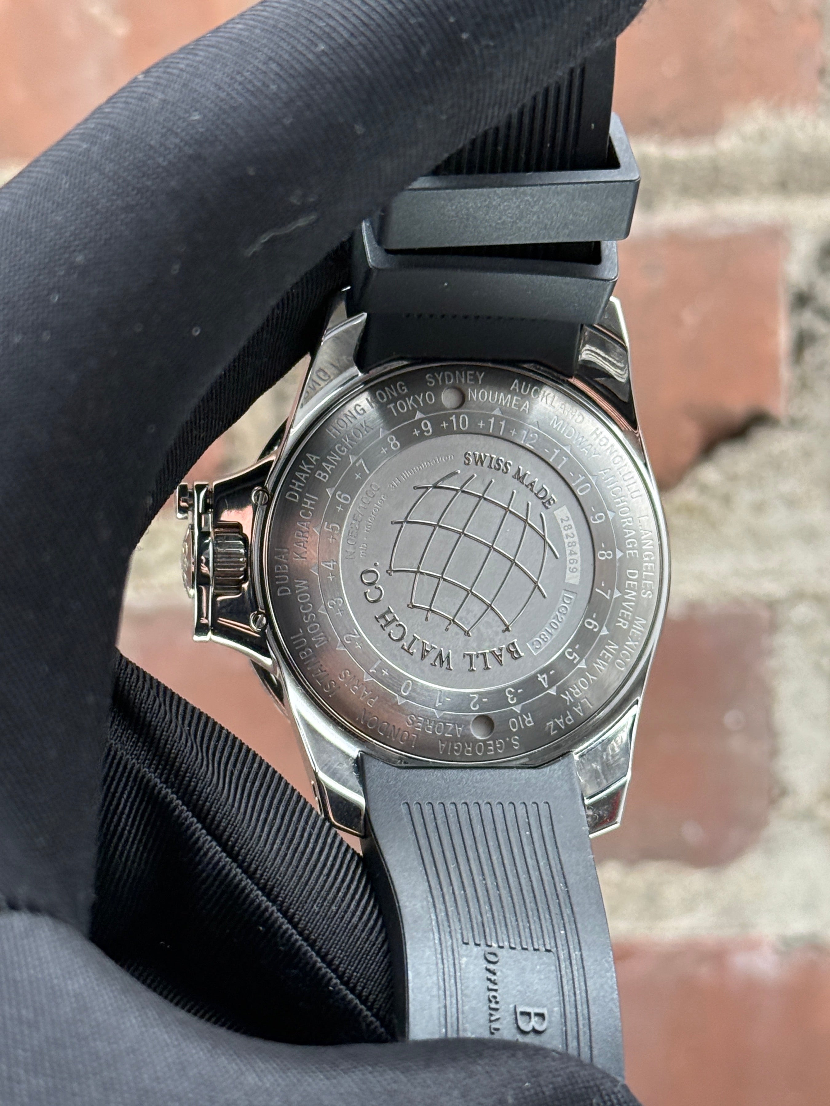 Pre-owned Ball AeroGMT II Meteorite DG2018C-S21C-MSL | steel meteorite