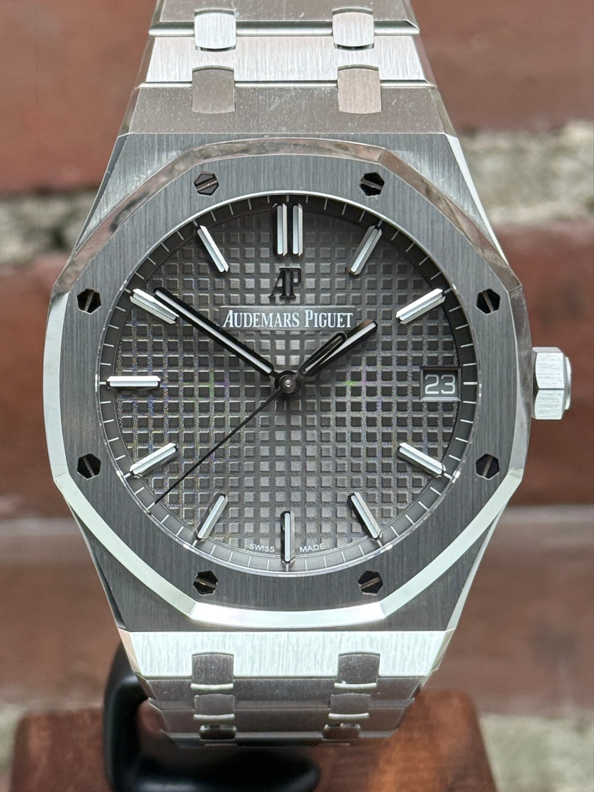 Pre-owned Audemars Piguet Royal Oak 15500ST.OO.1220ST.02 | steel grey