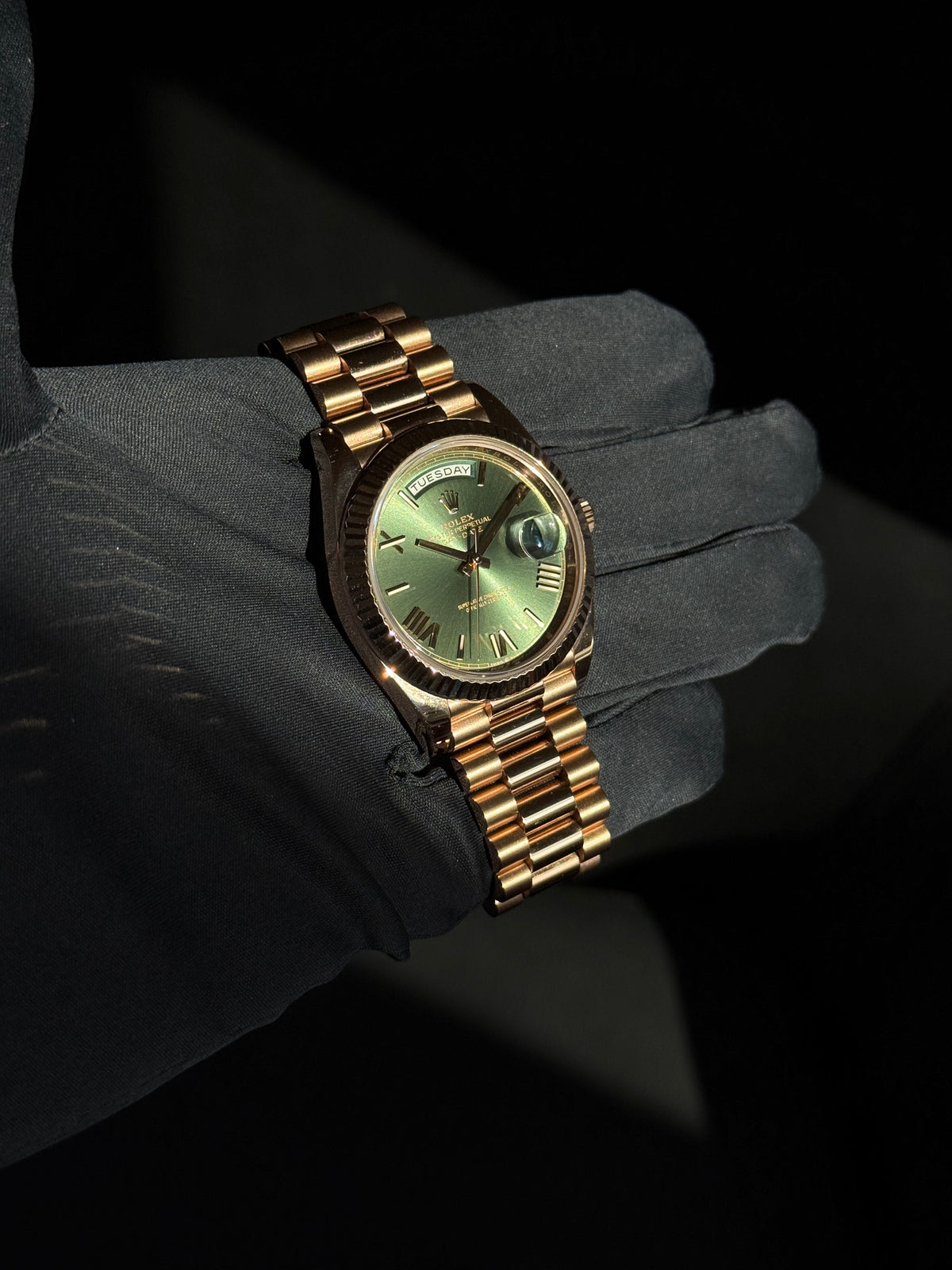 Mint Rolex Day-Date 40 228235 | Pink gold Green