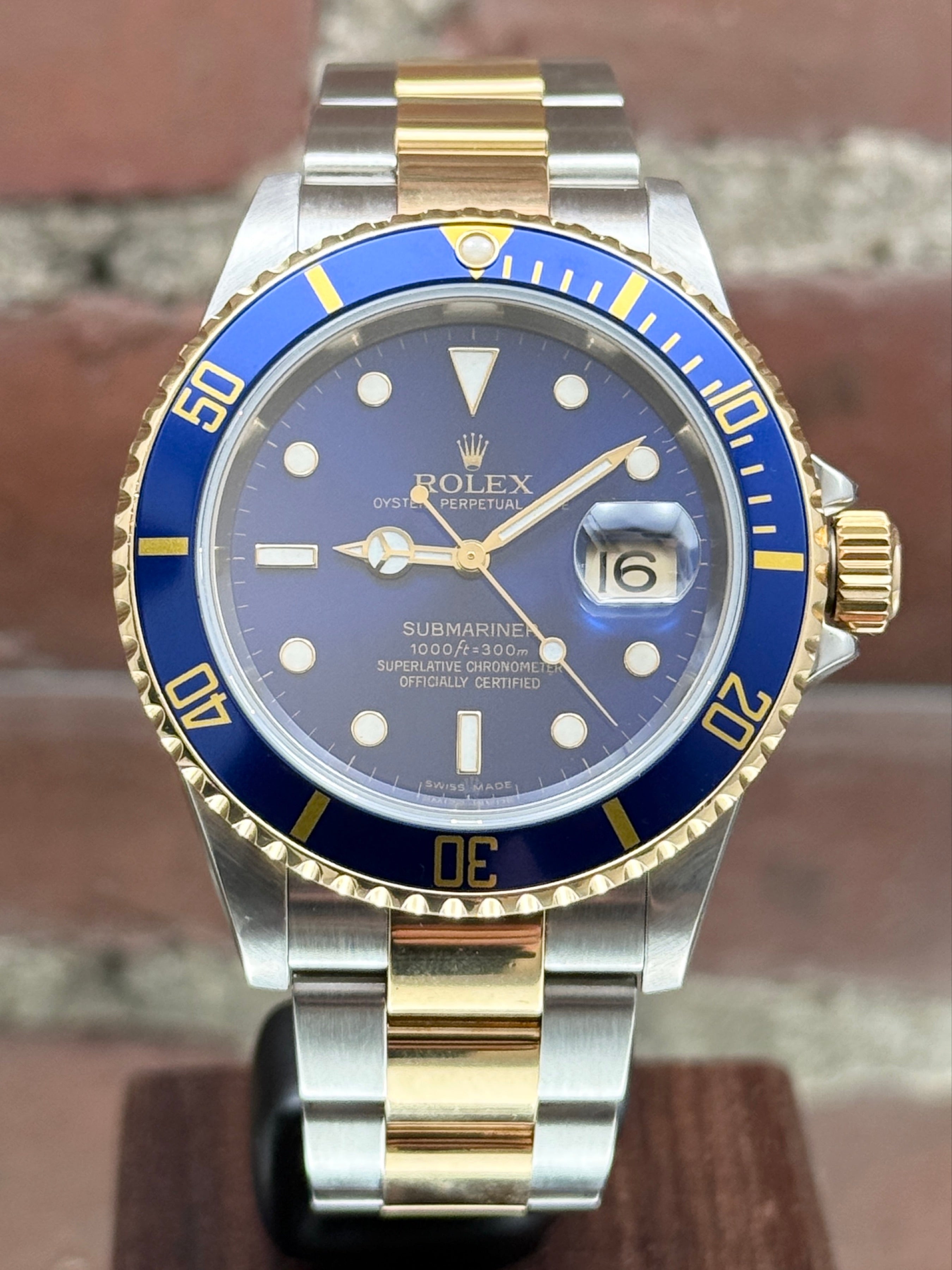 Pre-owned Rolex Submariner Date "Bluesy" 16613 | Gold and steel Blue