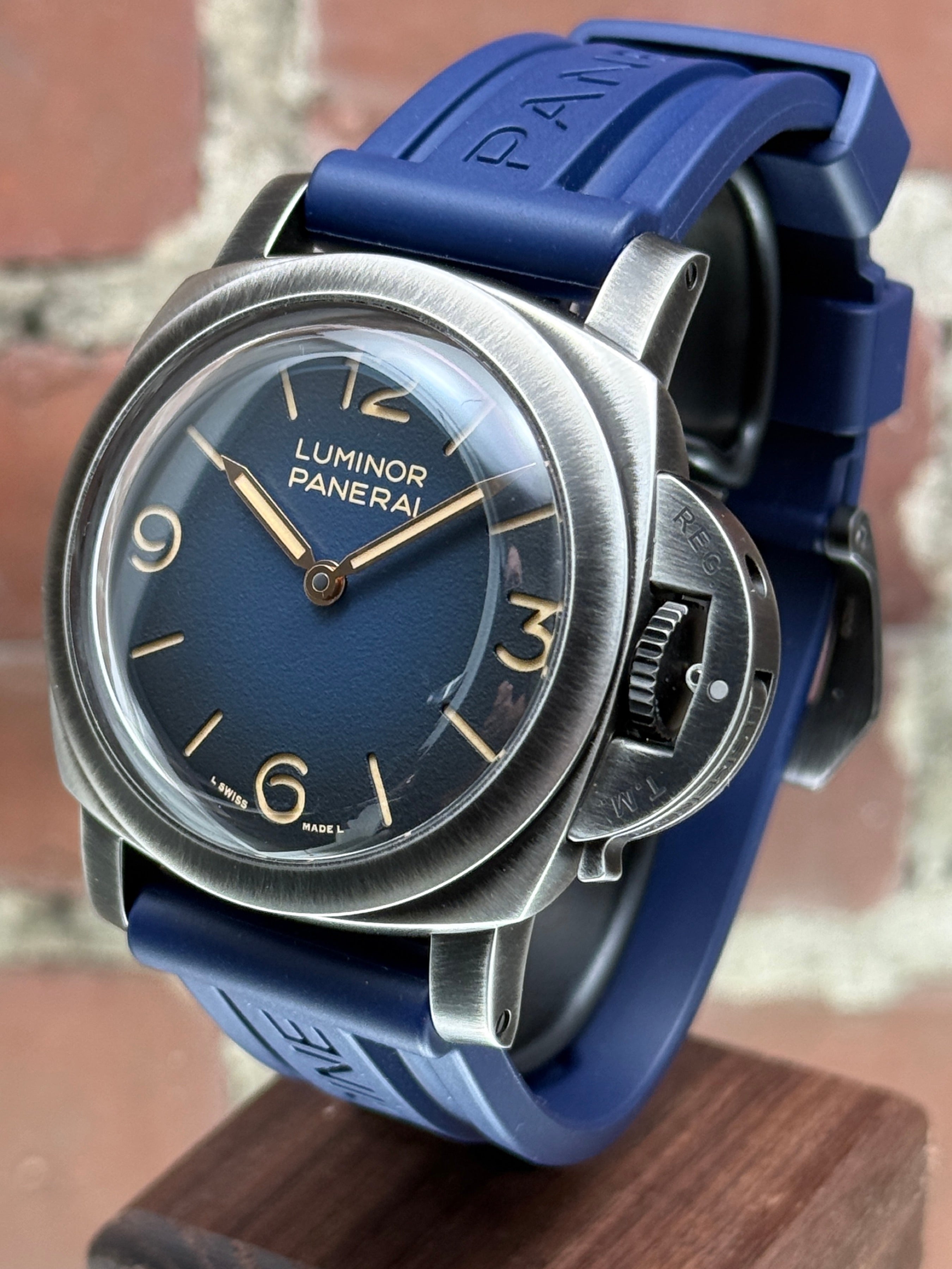 Mint Panerai Luminor Venticinque PAM 02025 | Steel Blue
