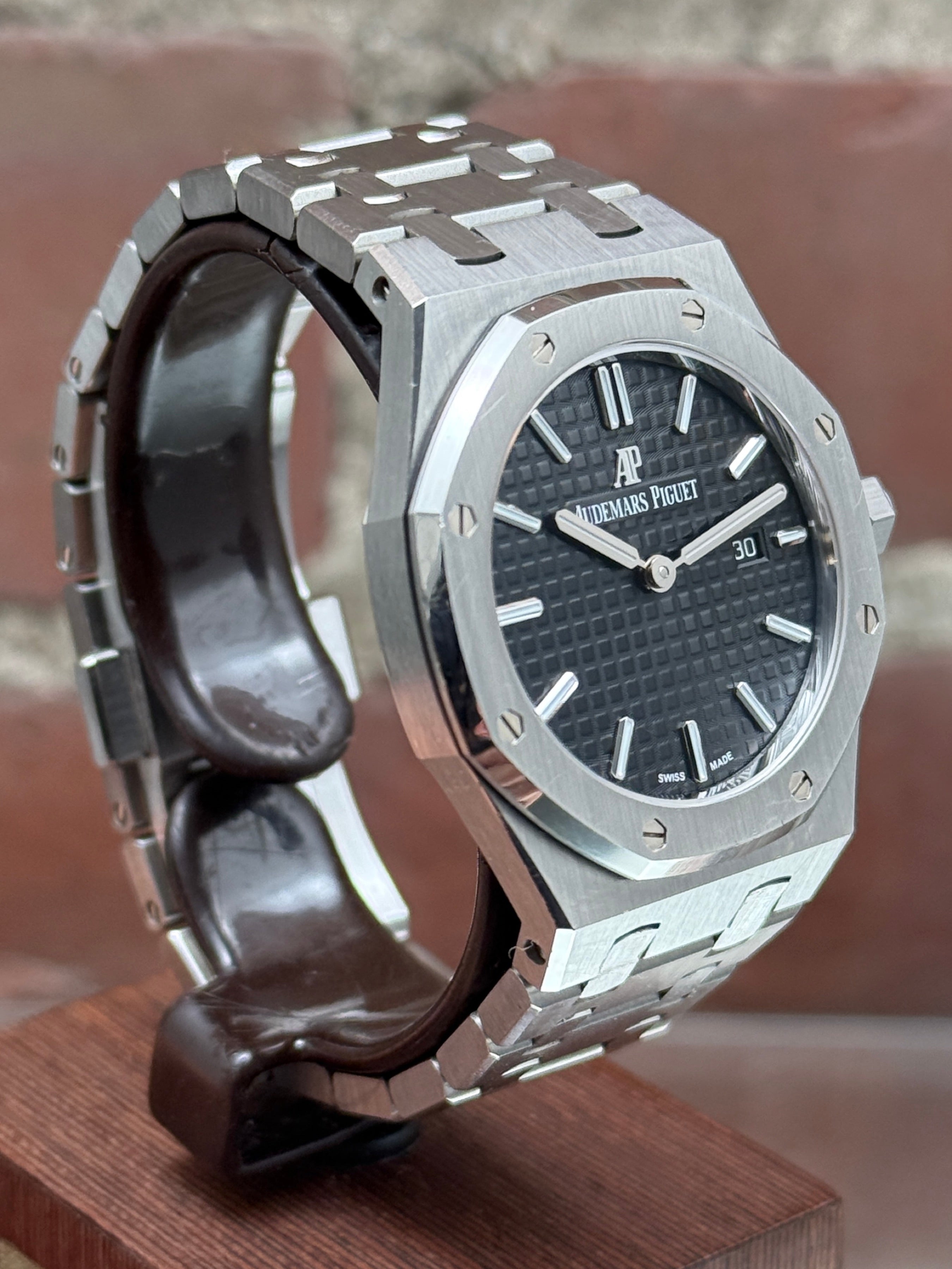 Pre-owned Audemars Piguet Royal Oak Lady 67650ST.OO.1261ST.01 | Steel Black