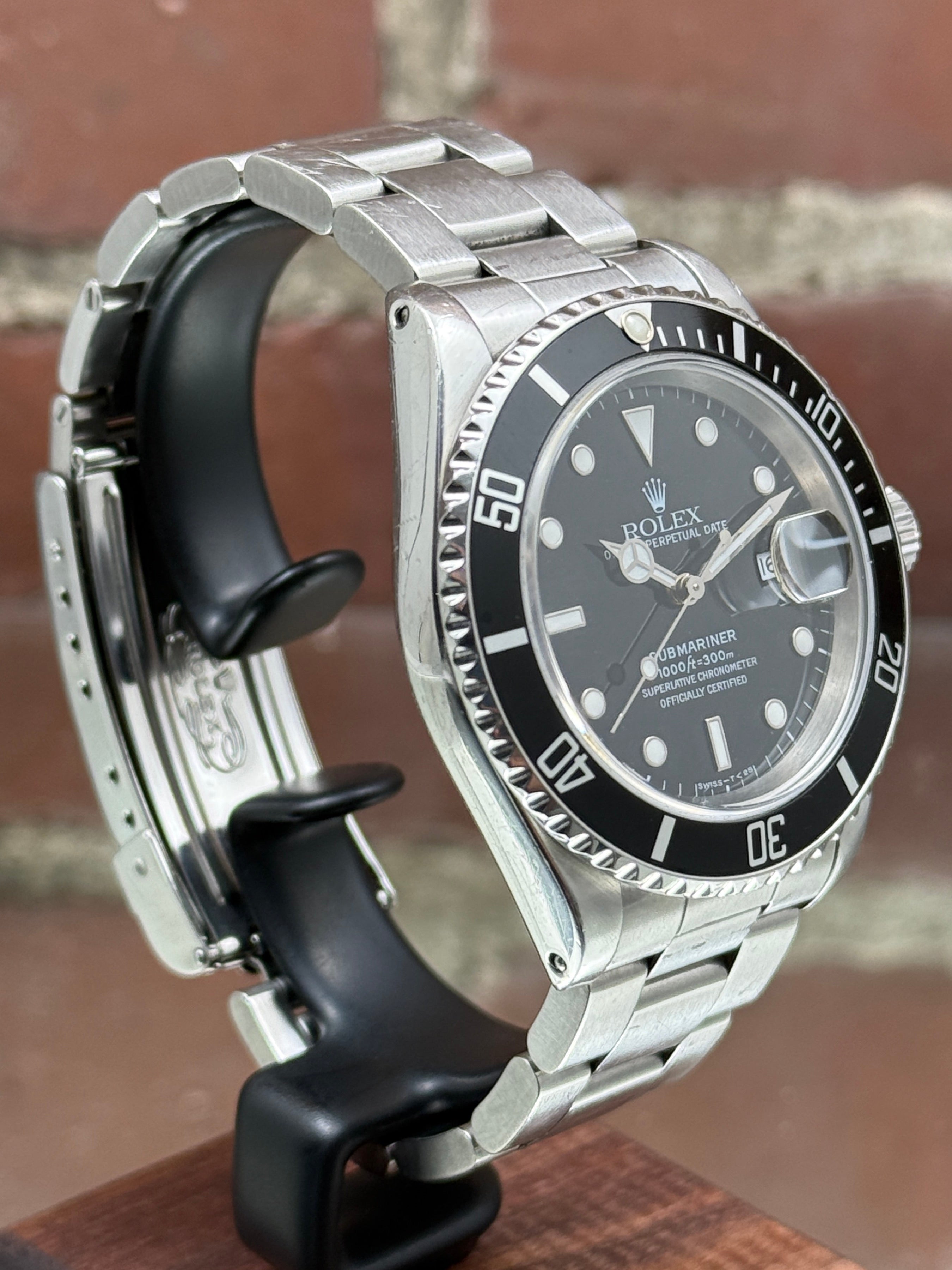 Pre-owned Rolex Submariner Date 16610 | Steel Black