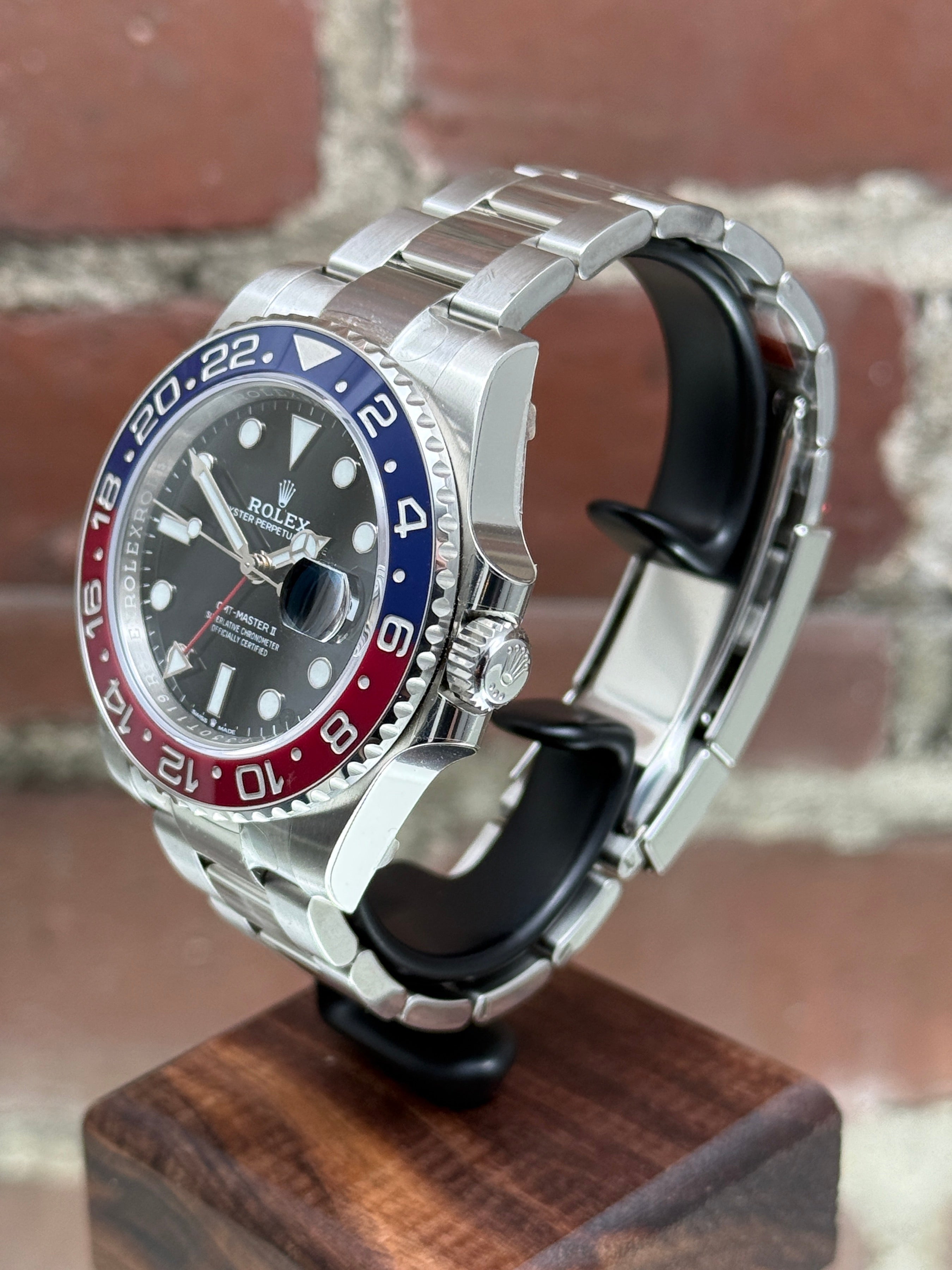 Pre-owned Rolex "Pepsi" GMT-Master II 126710BLRO | Steel Black