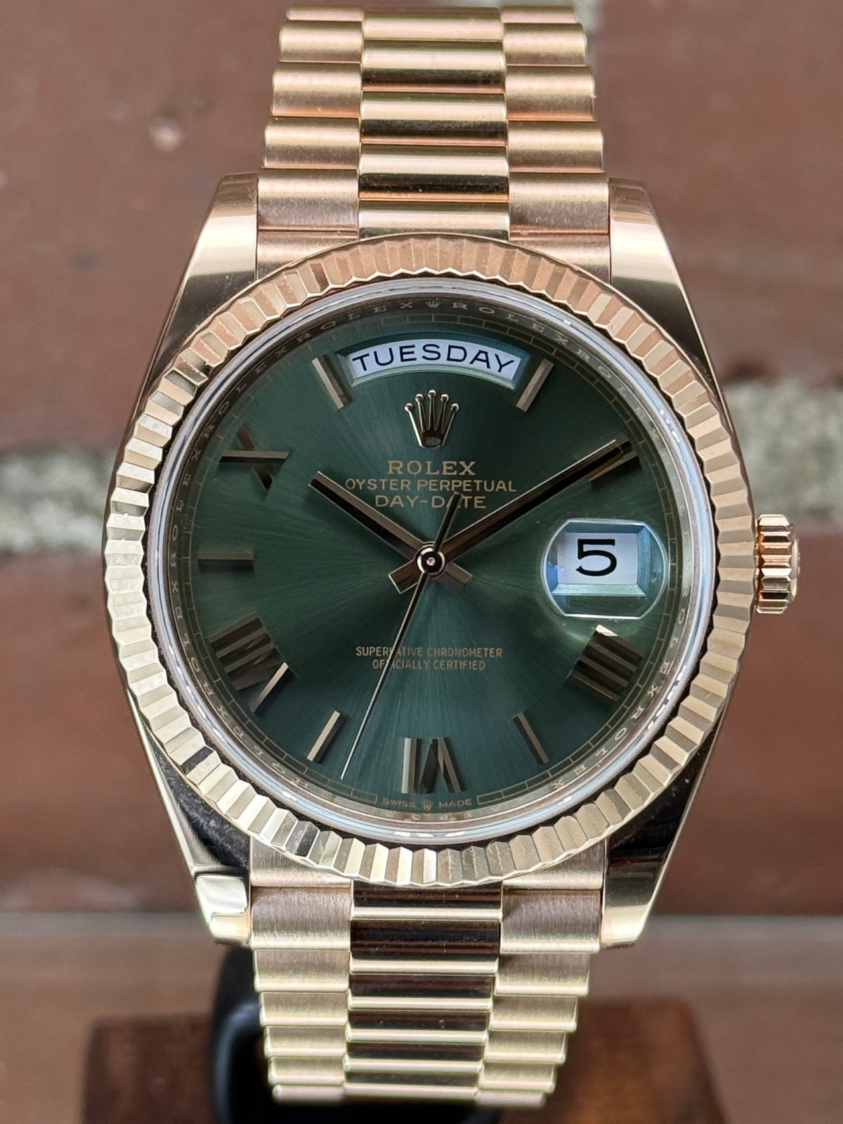 Mint Rolex Day-Date 40 228235 | Pink gold Green