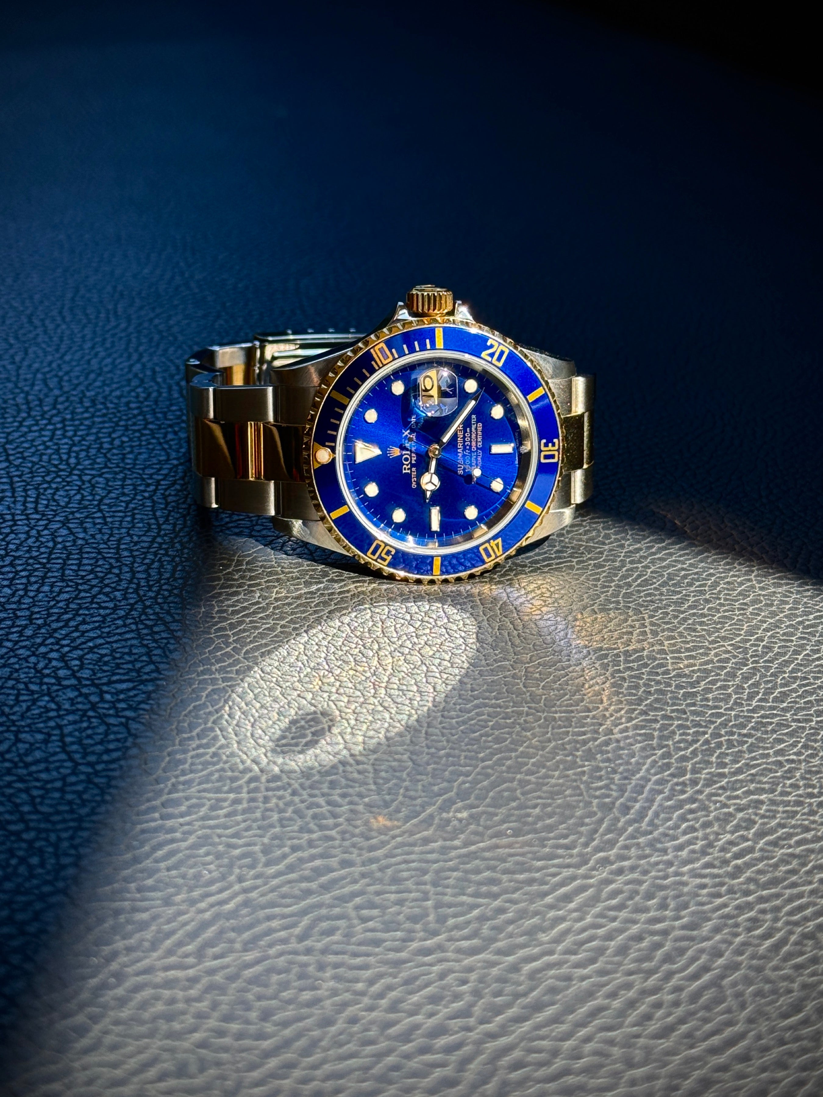 Pre-owned Rolex Submariner Date "Bluesy" 16613 | Gold and steel Blue