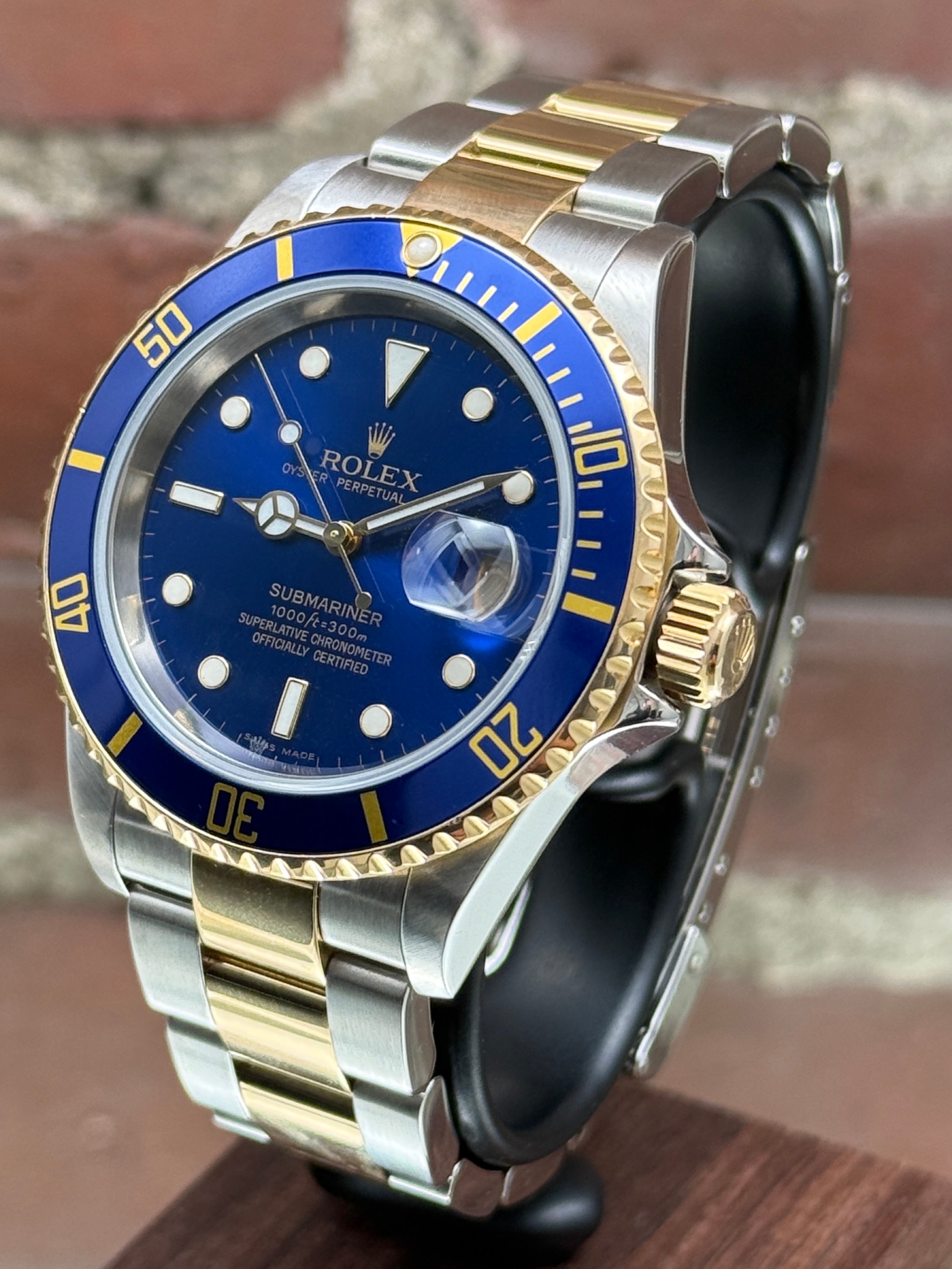Pre-owned Rolex Submariner Date "Bluesy" 16613 | Gold and steel Blue