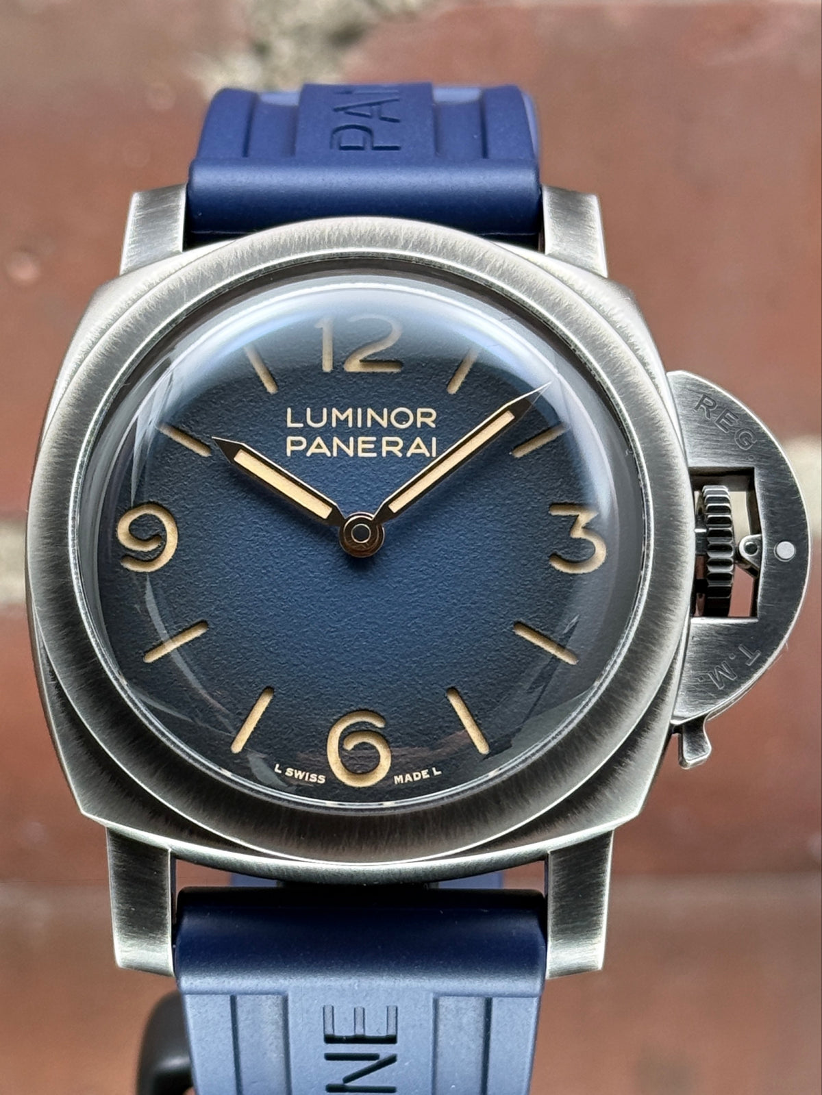 Mint Panerai Luminor Venticinque PAM 02025 | Steel Blue