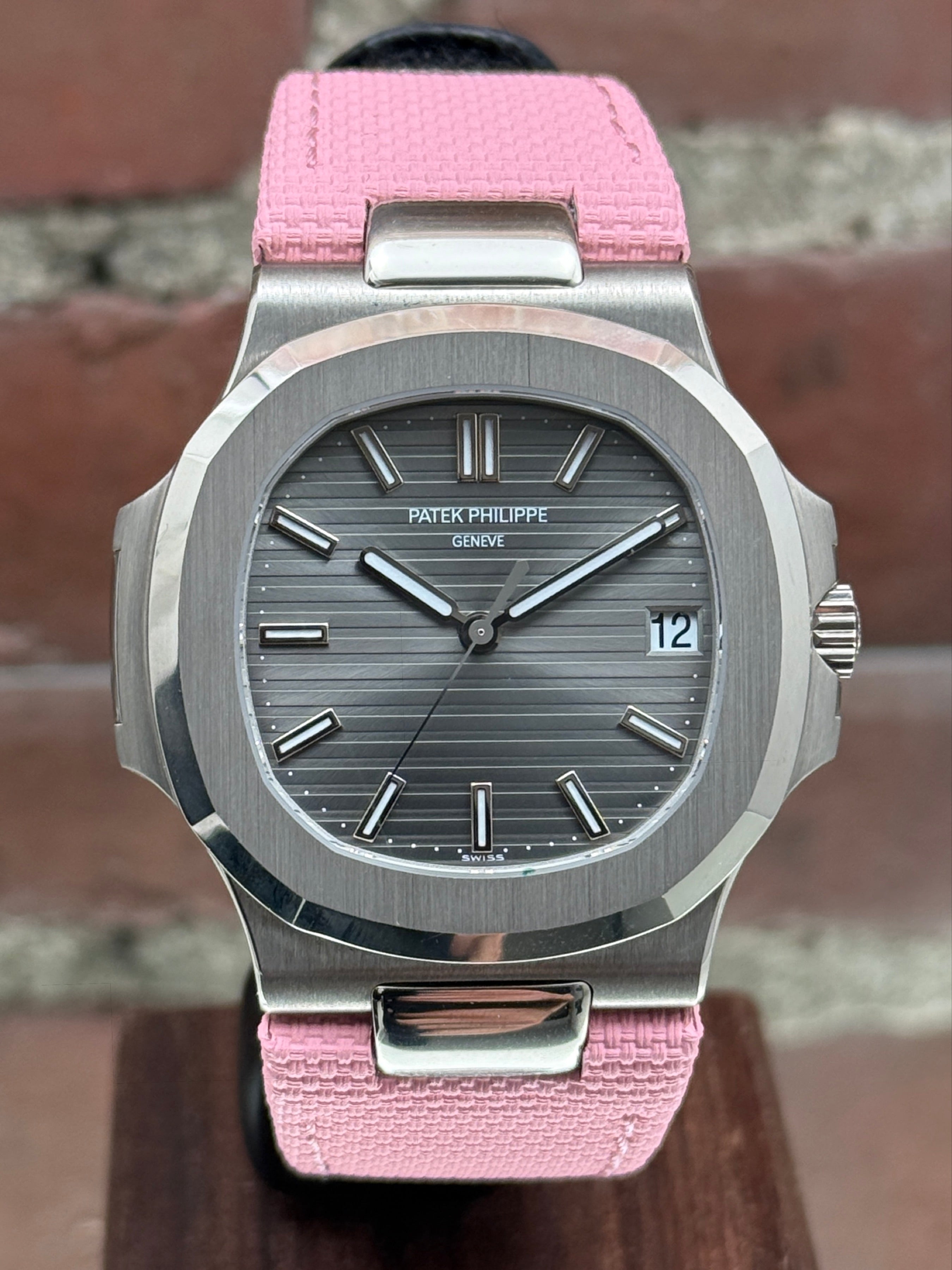 Pre-owned Patek Philippe Nautilus 5711G-001 | White gold Silver