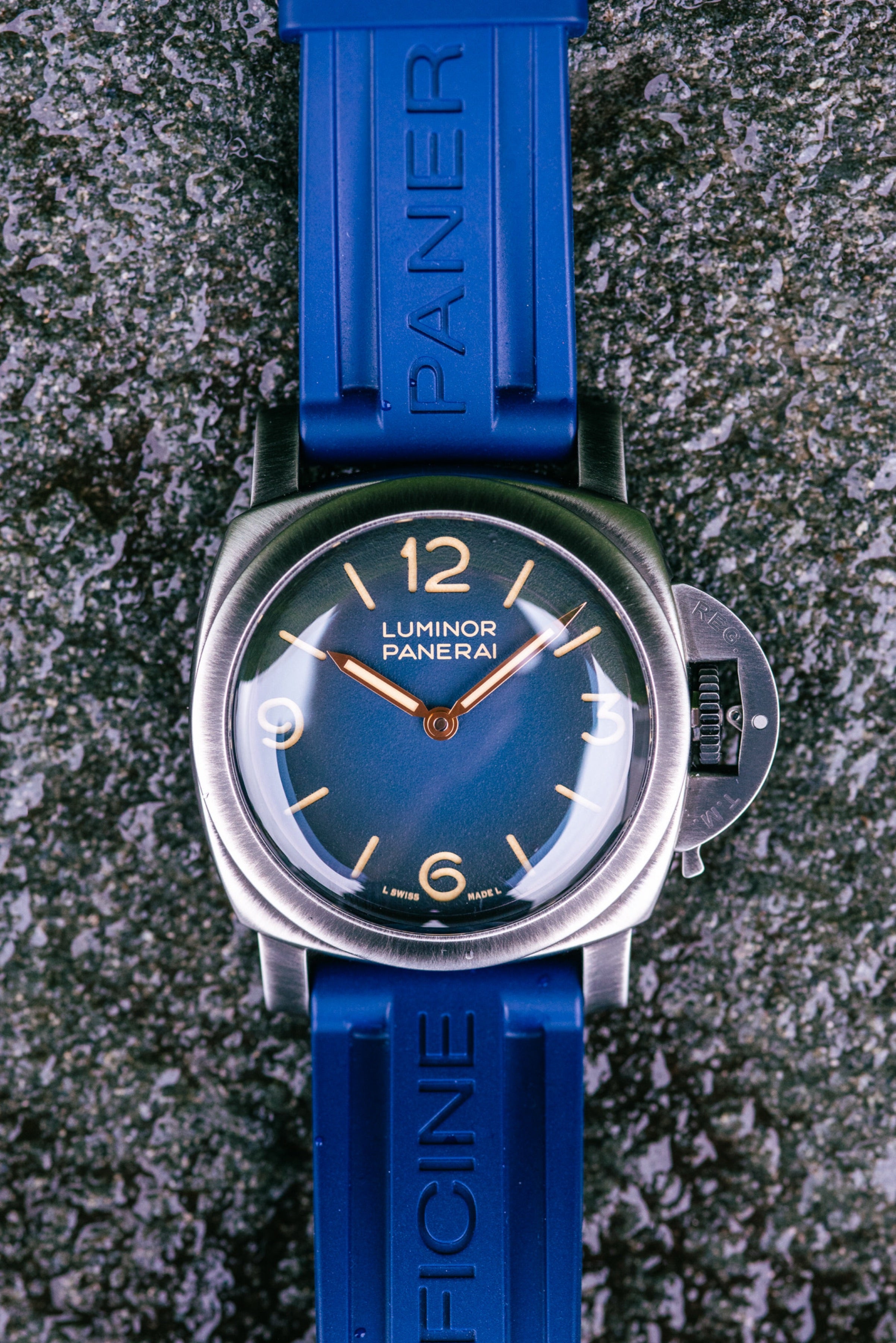 Mint Panerai Luminor Venticinque PAM 02025 | Steel Blue