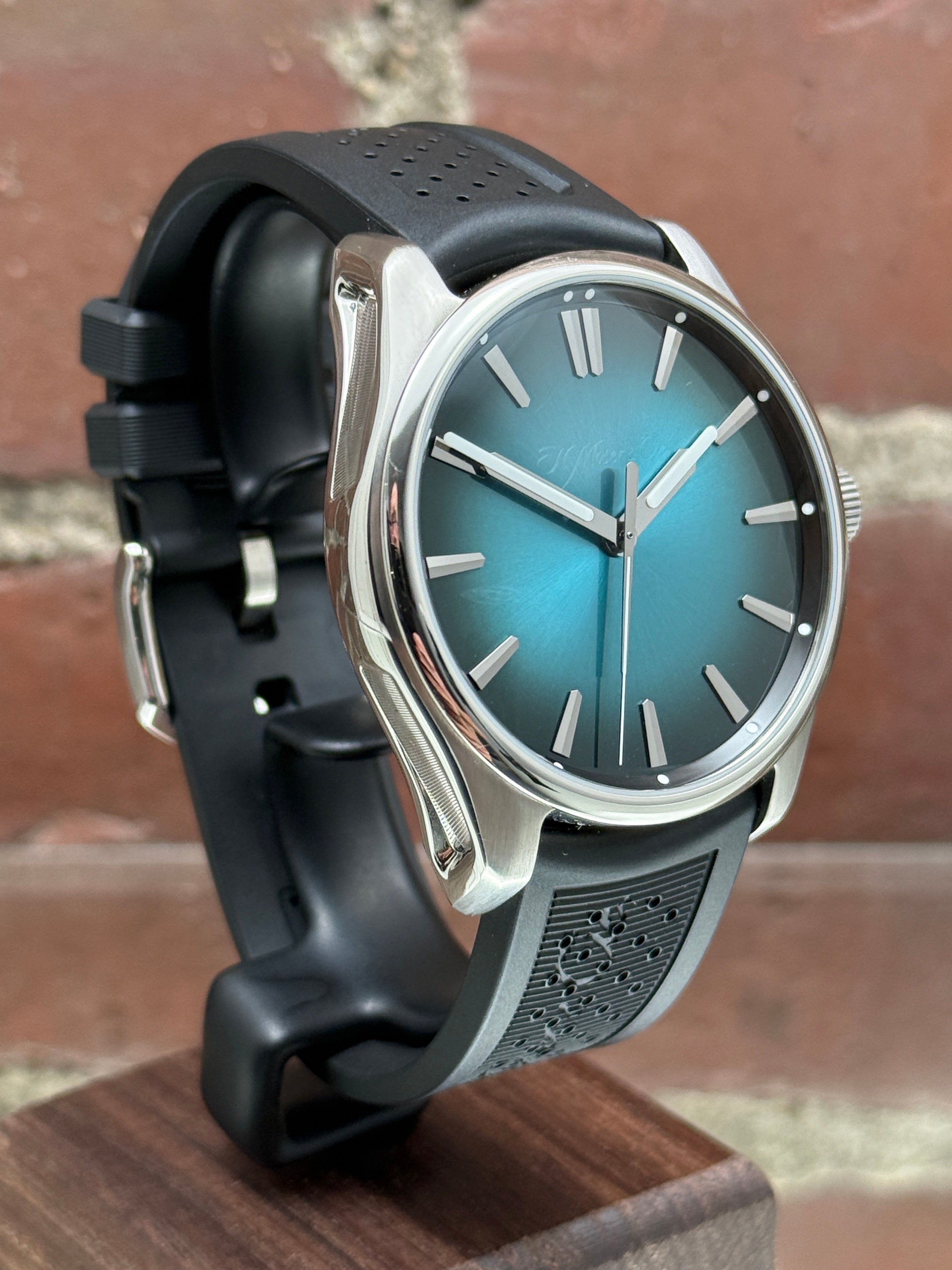 Excellent H.Moser & Cie. Pioneer Centre Seconds Mega Cool Blue Lagoon 3200-1214 | steel blue