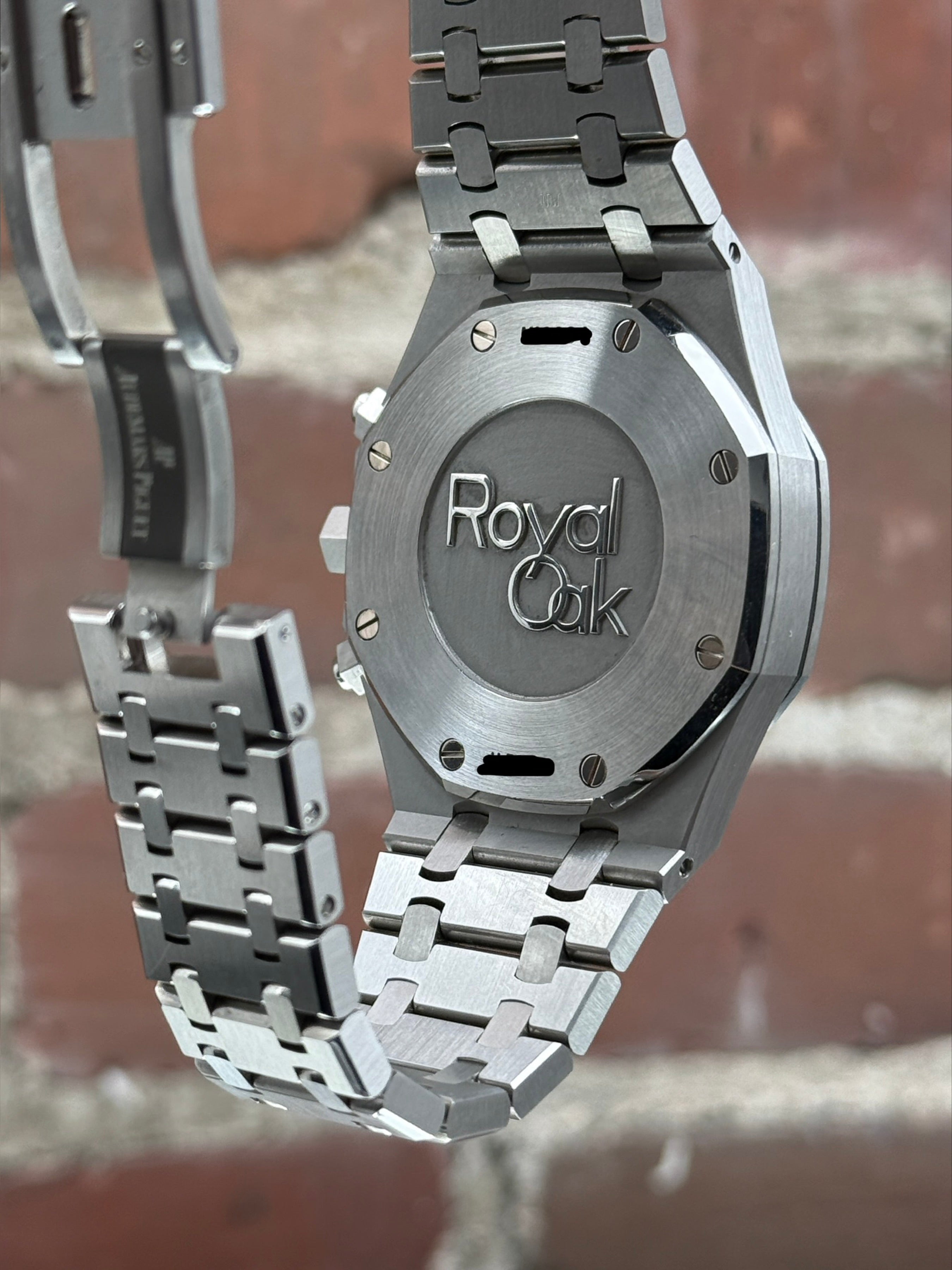 Pre-owned Audemars Piguet Royal Oak Chronograph 26320ST.OO.1220ST.02 | Steel Silver