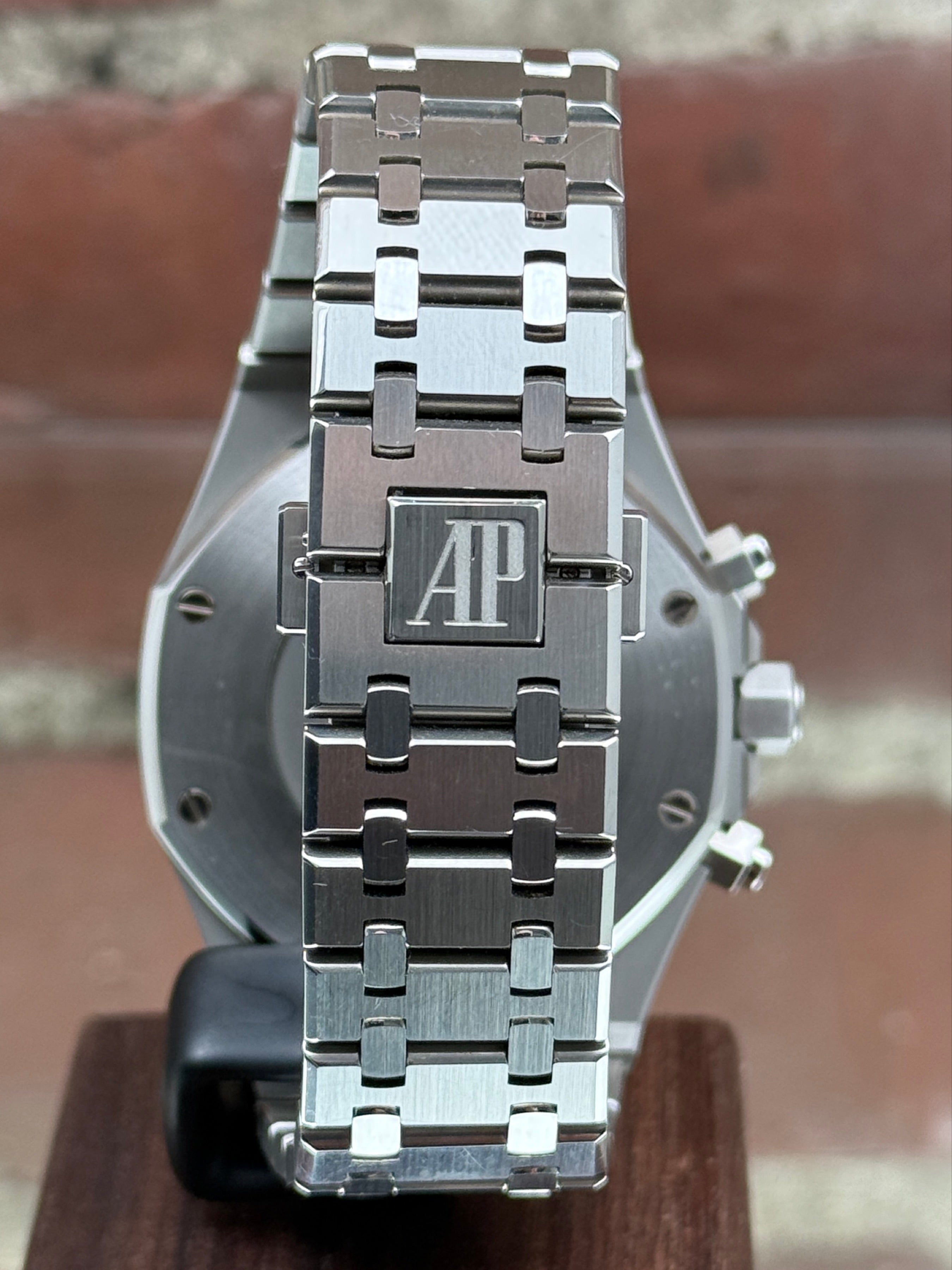 Pre-owned Audemars Piguet Royal Oak Chronograph 26320ST.OO.1220ST.02 | Steel Silver