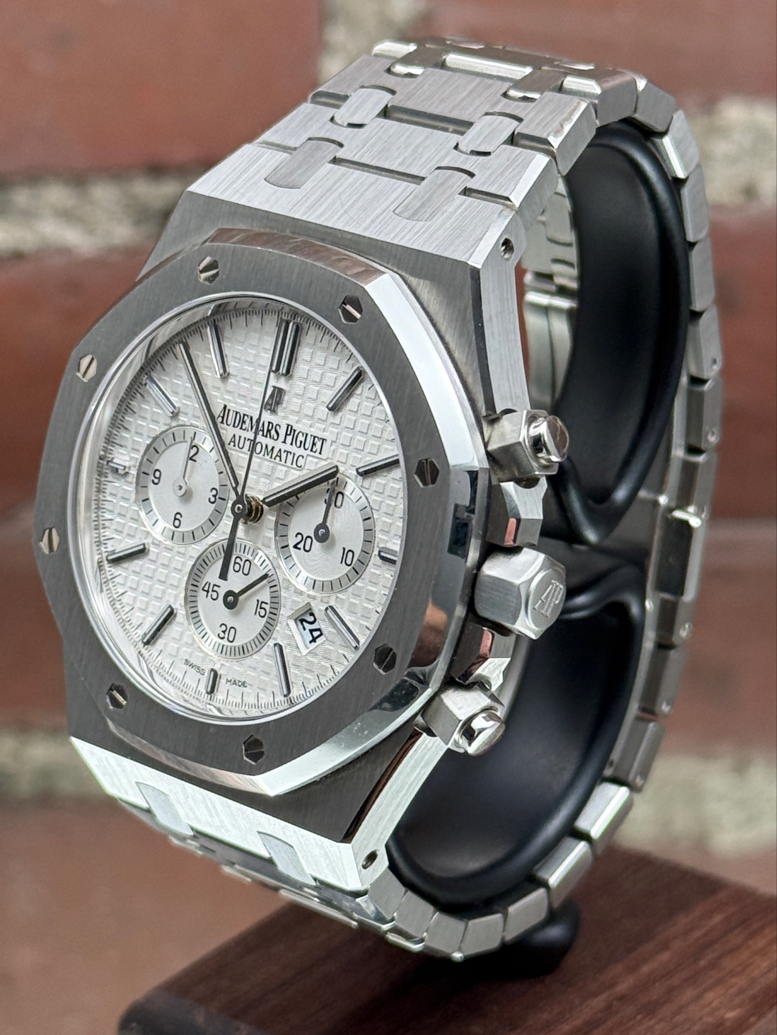 Pre-owned Audemars Piguet Royal Oak Chronograph 26320ST.OO.1220ST.02 | Steel Silver