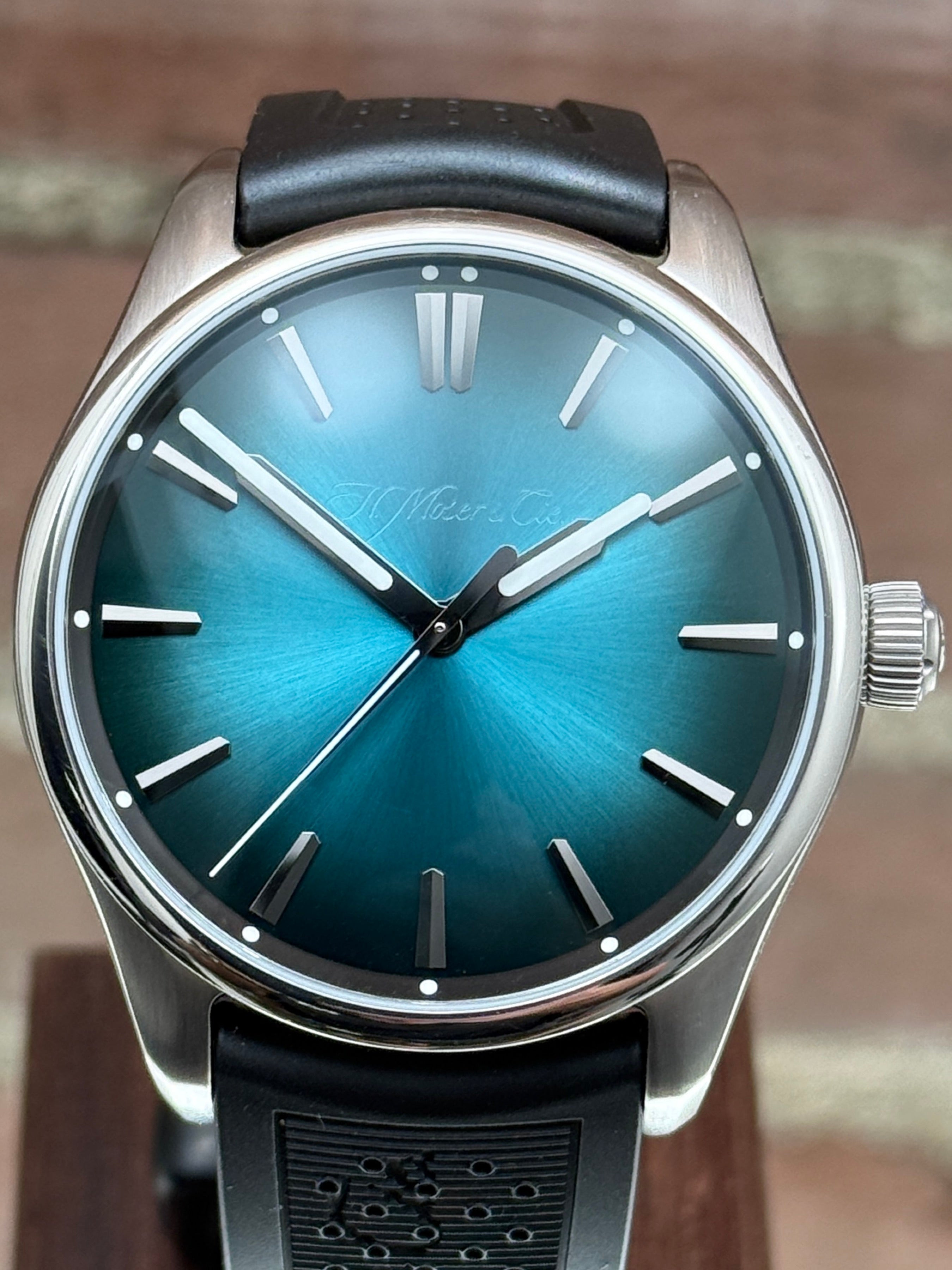 Excellent H.Moser & Cie. Pioneer Centre Seconds Mega Cool Blue Lagoon 3200-1214 | steel blue