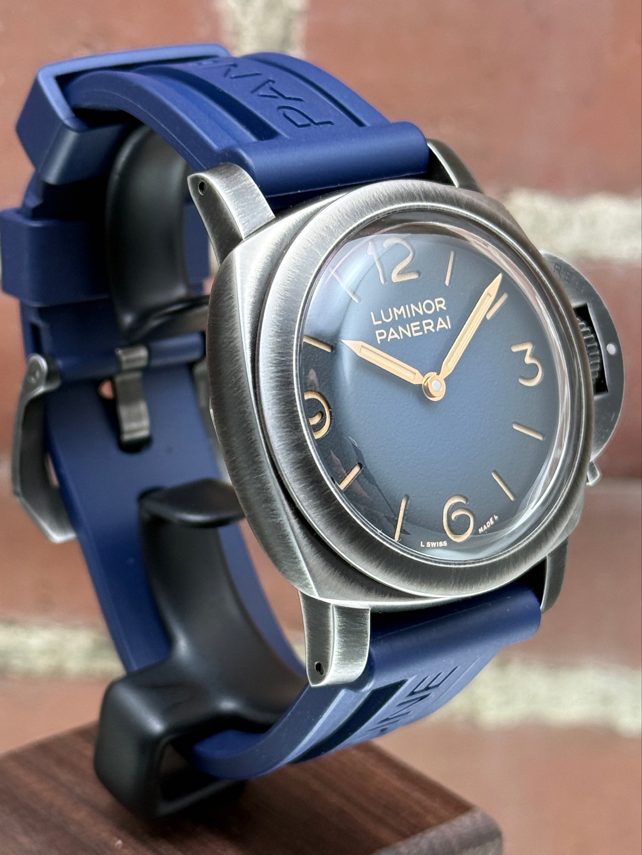Mint Panerai Luminor Venticinque PAM 02025 | Steel Blue