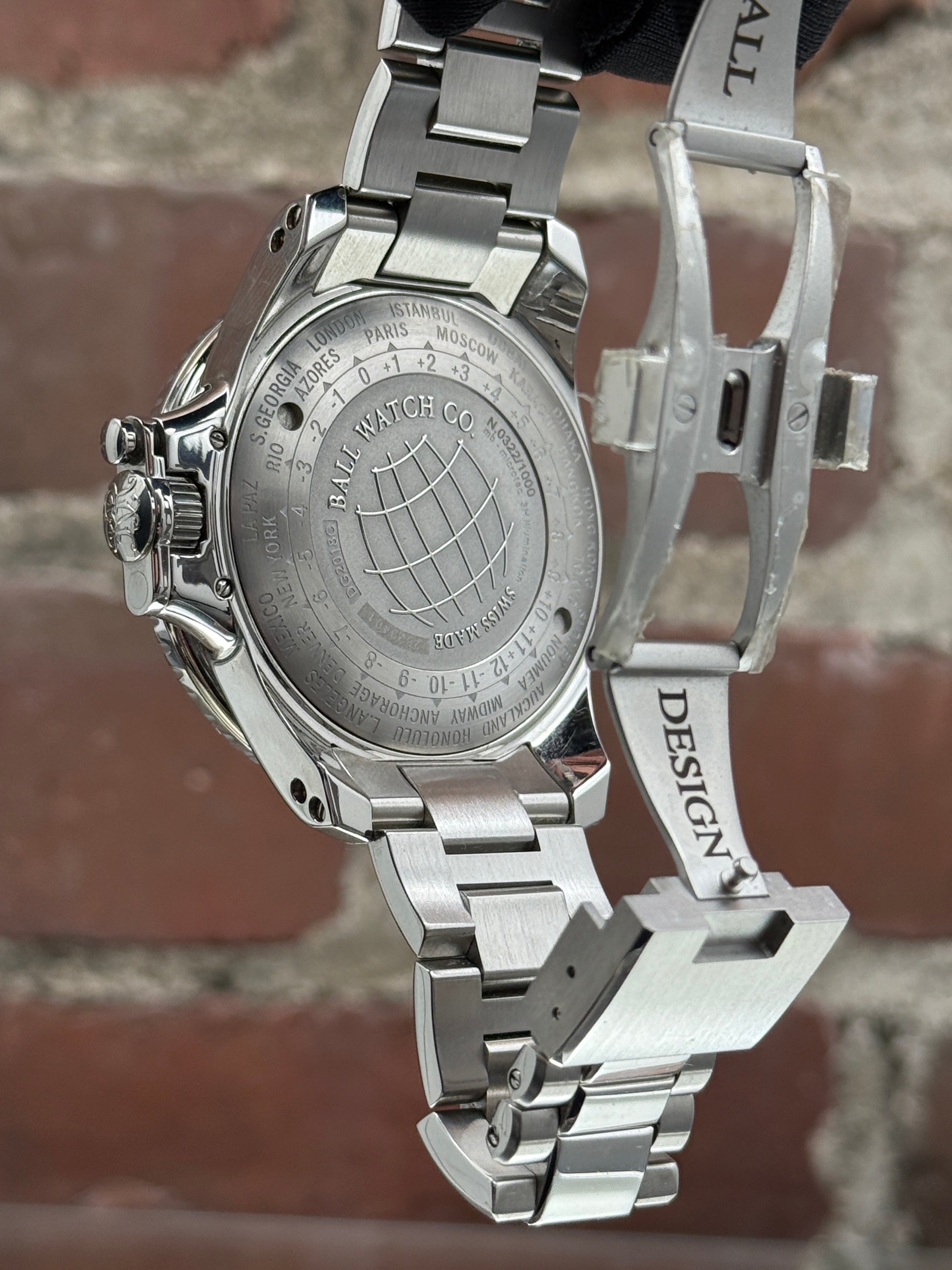 Pre-owned Ball AeroGMT II Meteorite DG2018C-S20C-MSL | steel meteorite