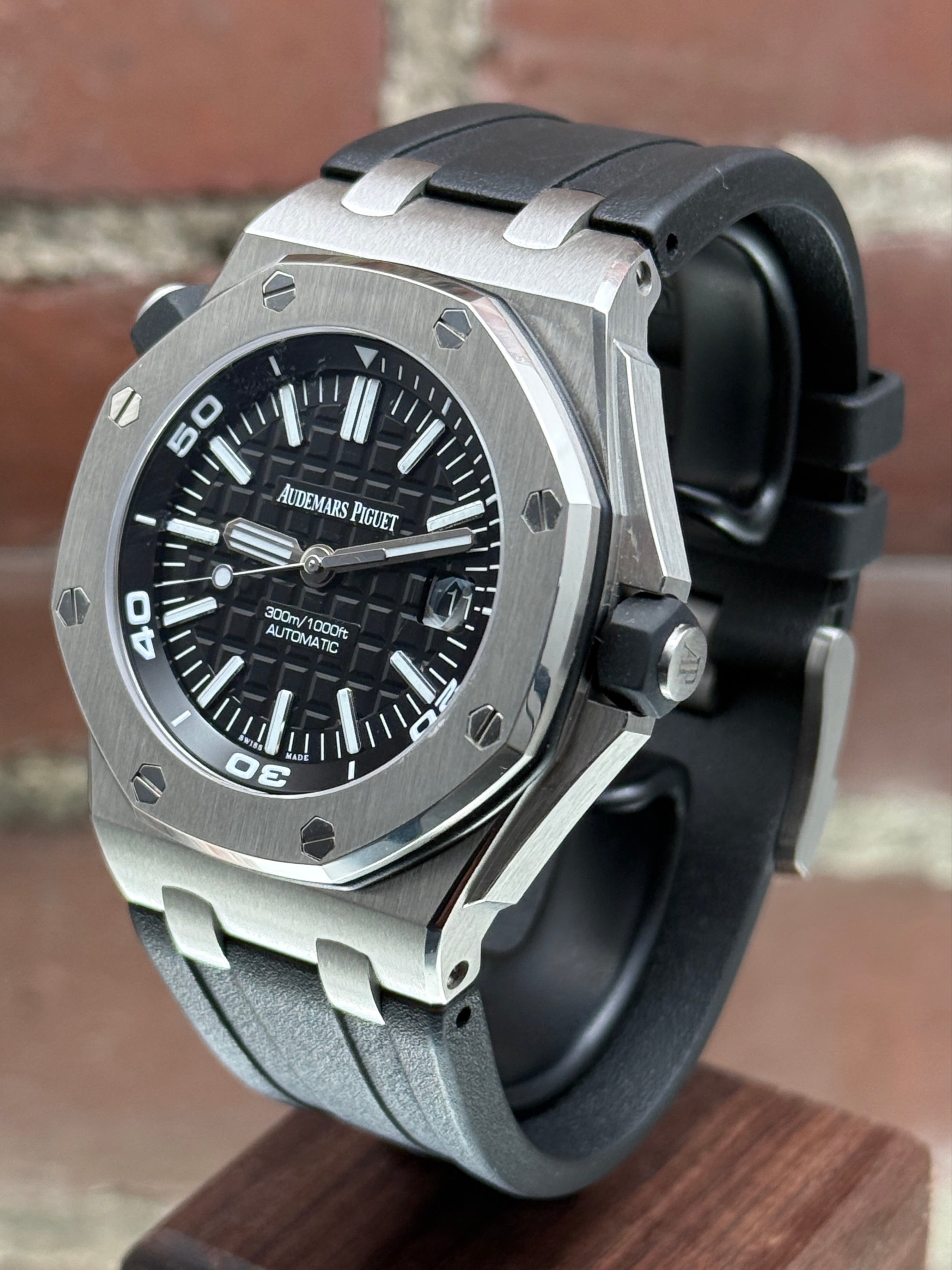 Pre-owned Audemars Piguet Royal Oak Offshore Diver 15710ST.OO.A002CA.02 | steel black