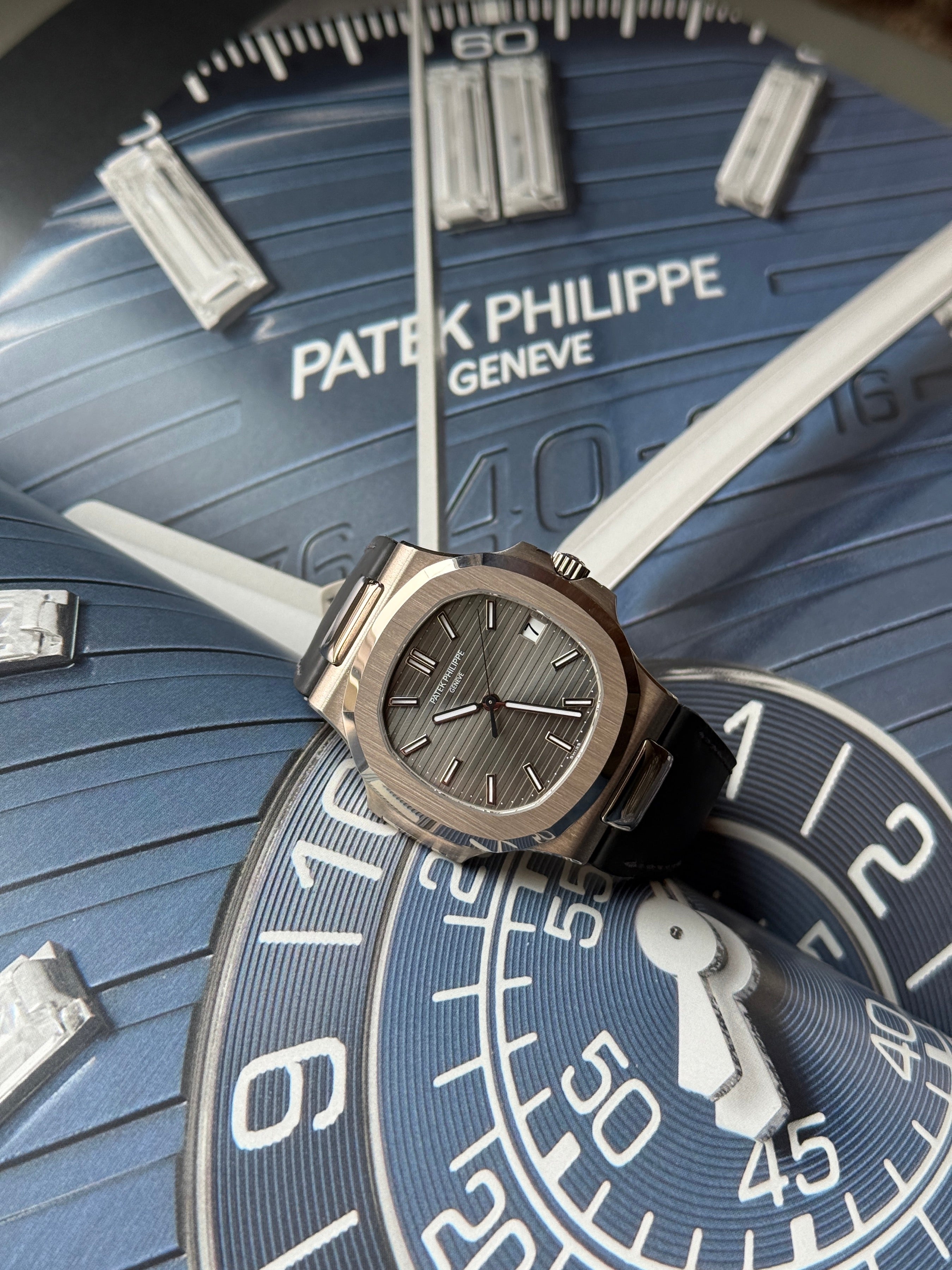 Pre-owned Patek Philippe Nautilus 5711G-001 | White gold Silver