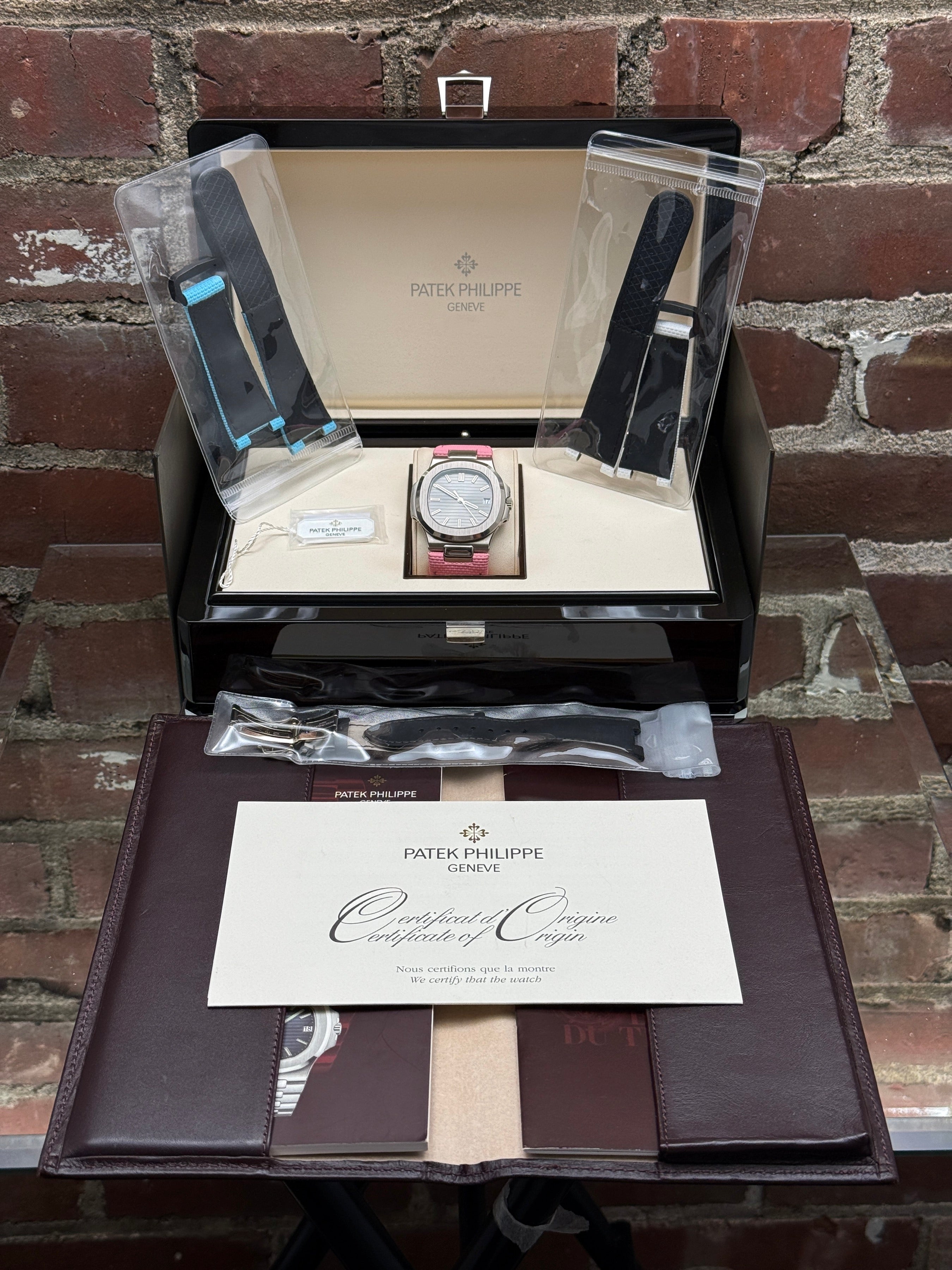 Pre-owned Patek Philippe Nautilus 5711G-001 | White gold Silver