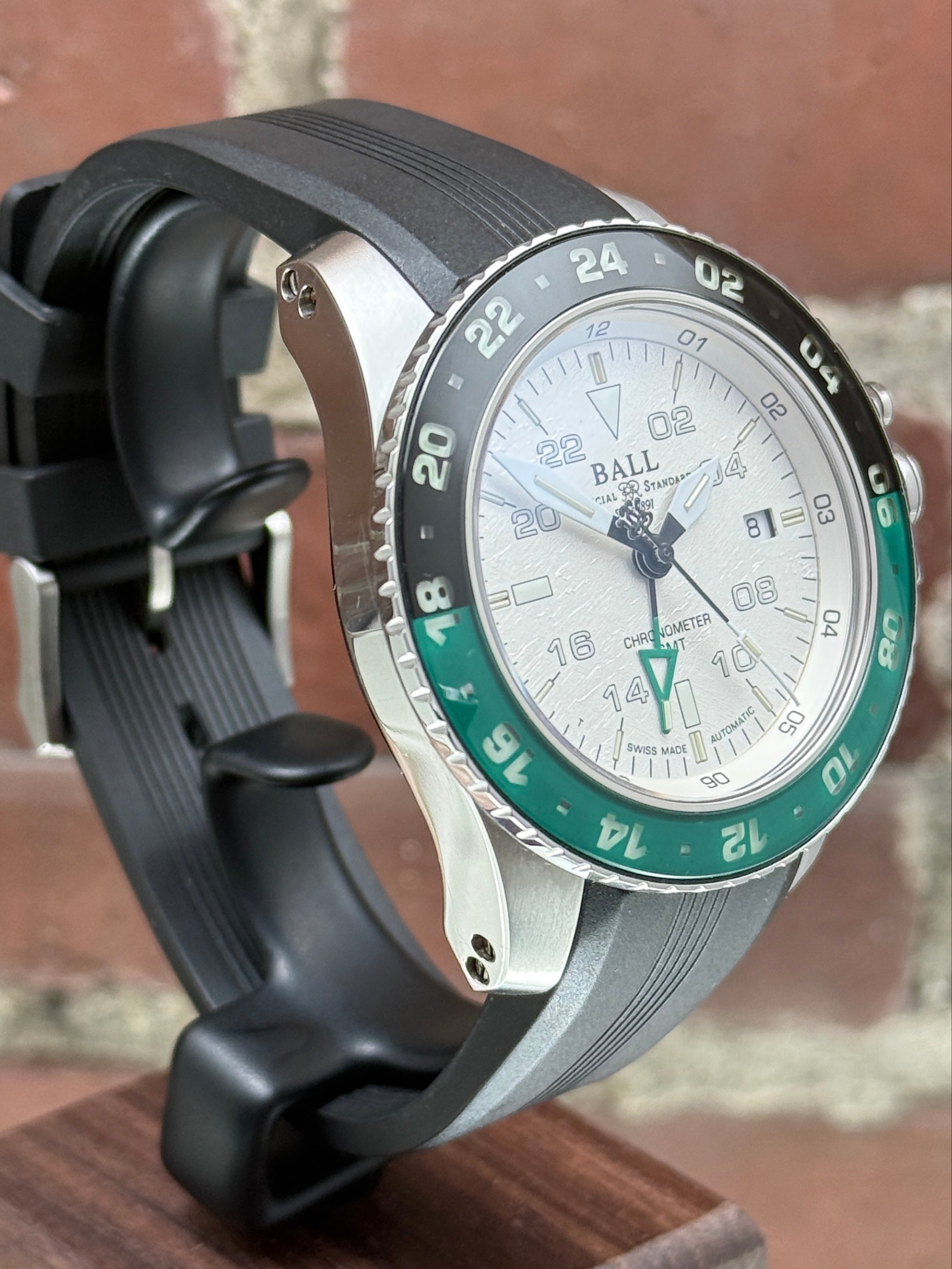 Pre-owned Ball AeroGMT II Meteorite DG2018C-S21C-MSL | steel meteorite