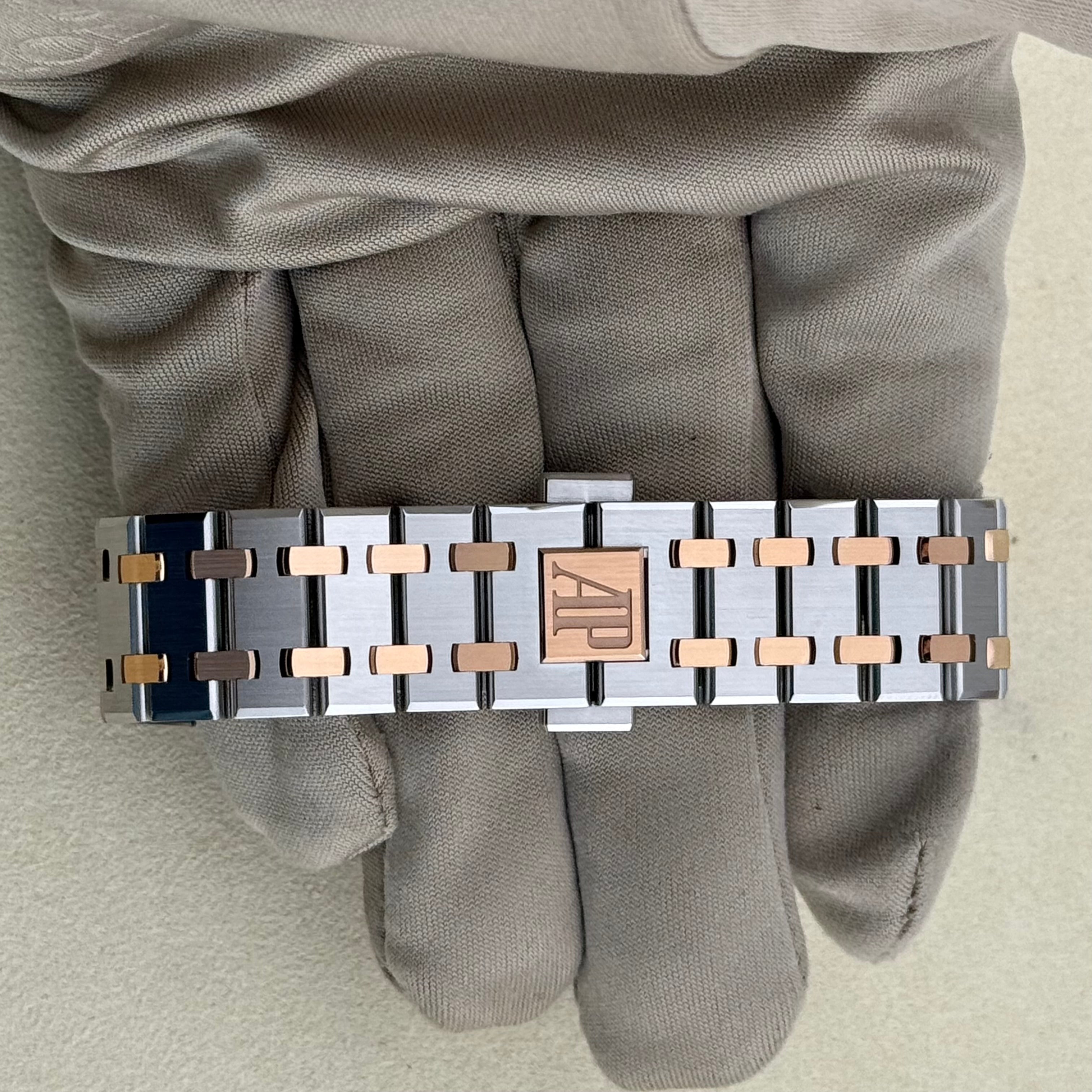 Audemars Piguet Royal Oak Self Winding Grey Dial 77450SR.OO.1361SR.03