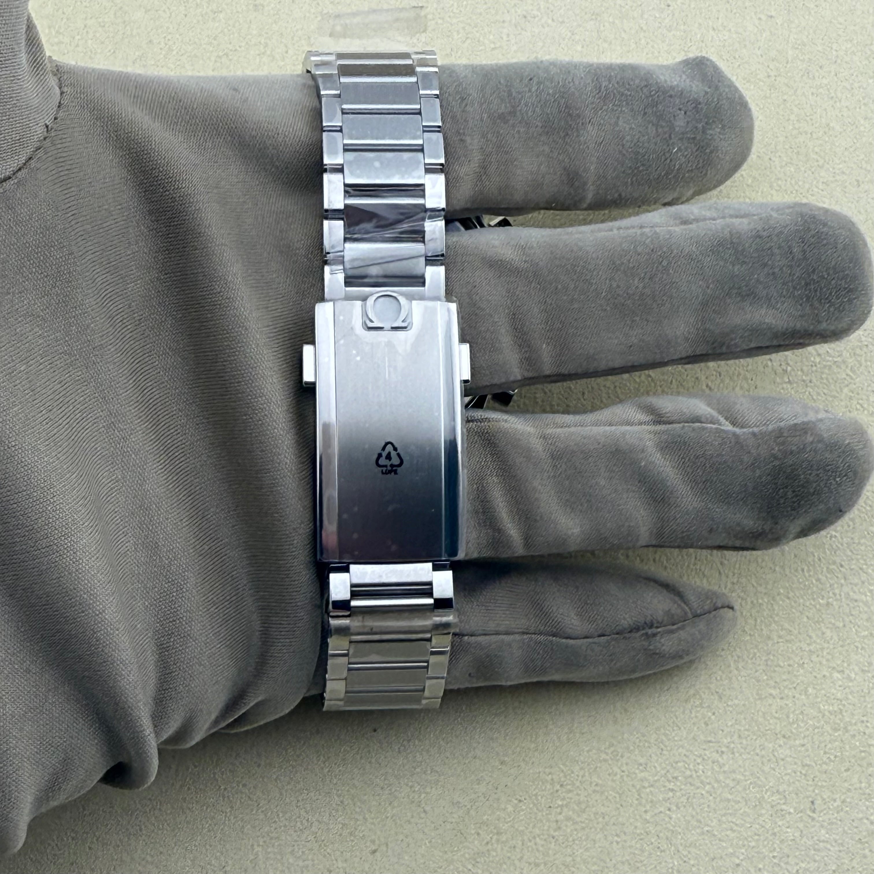 Omega Speedmaster '57 Co-Axial Master Chronometer Chronograph Green Dial 332.10.41.51.10.001