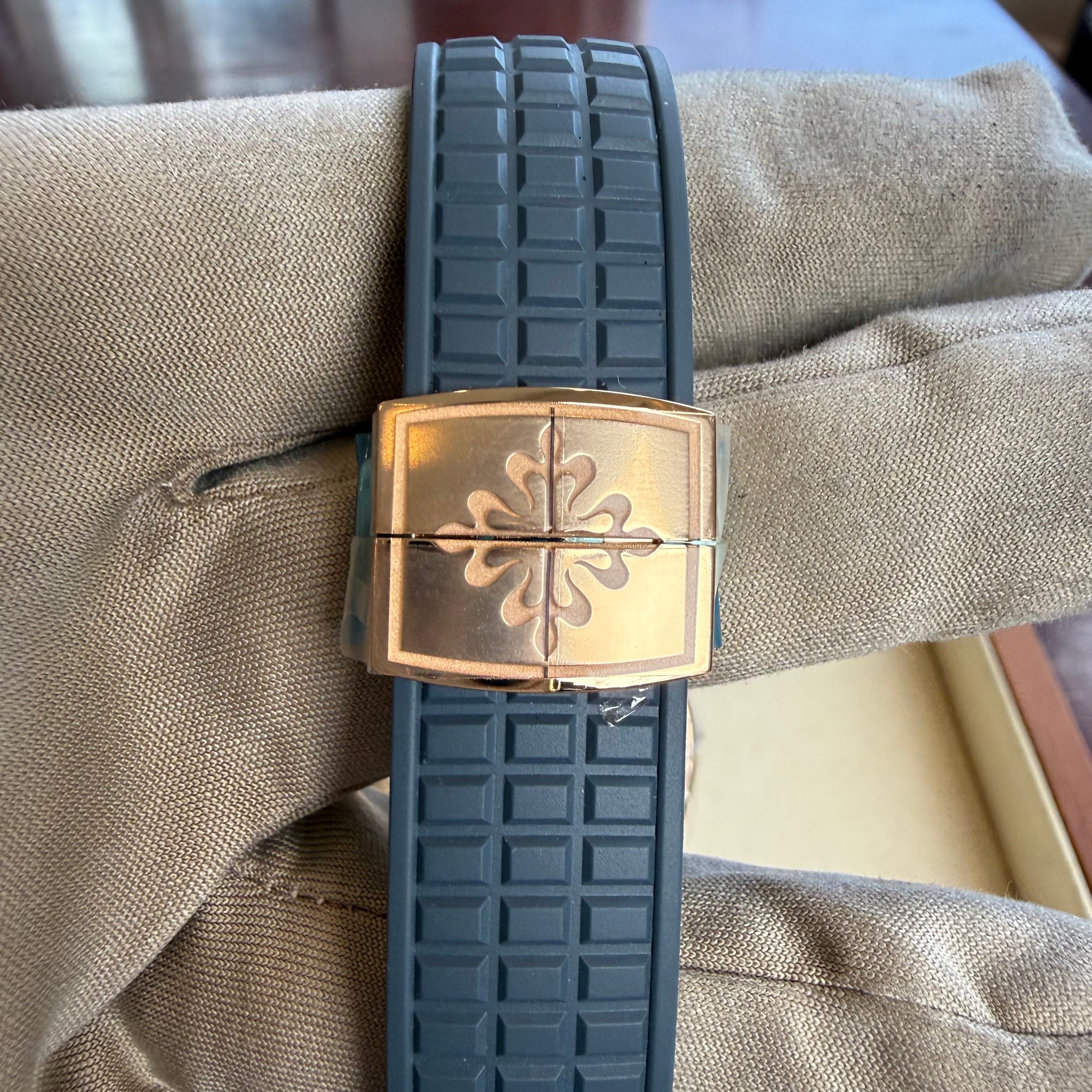 Patek Philippe Aquanaut Travel Time Blue Dial 5269R-001