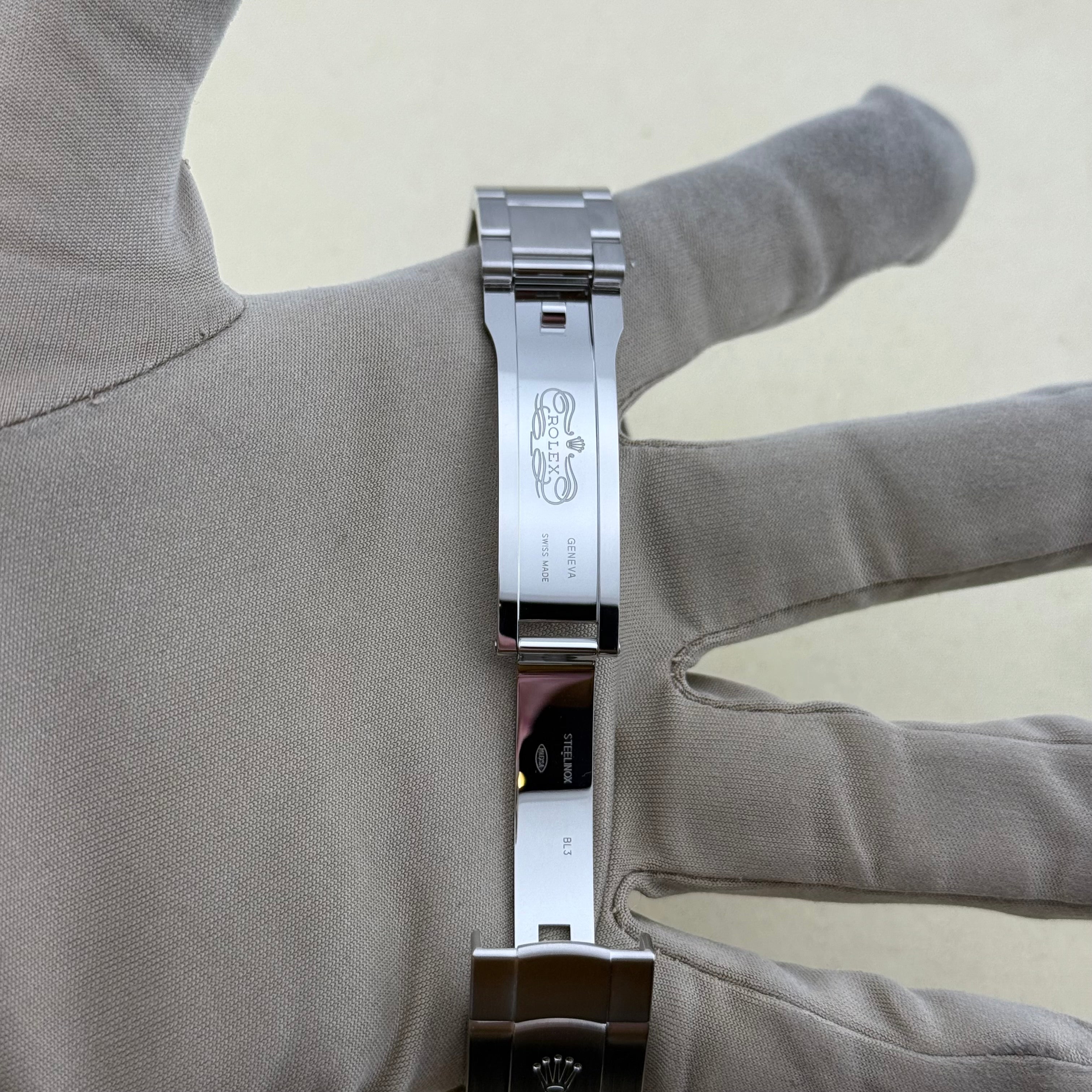 Rolex Oyster Perpetual 36 Turquoise Blue Index Dial 126000