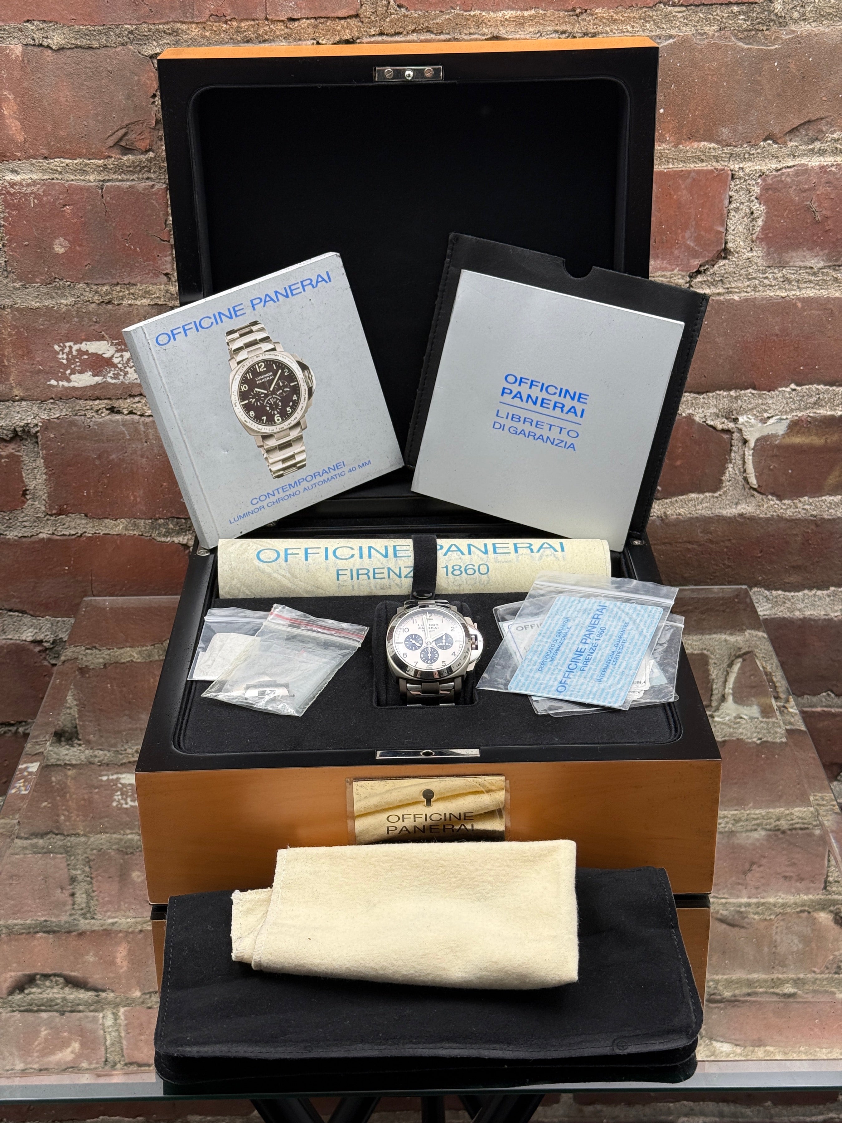 Pre-owned Panerai Luminor PAM 00060 | Titanium Silver
