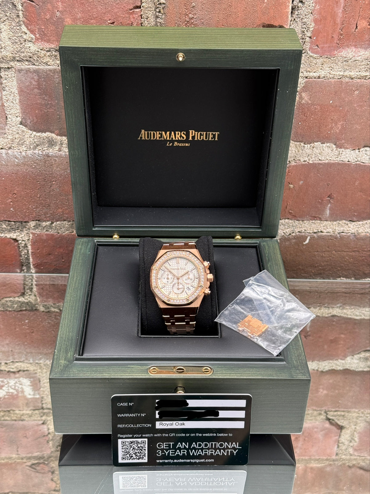 Pre-owned Audemars Piguet Royal Oak Selfwinding Chronograph 26715OR.ZZ.1356OR.01 | pink gold silver
