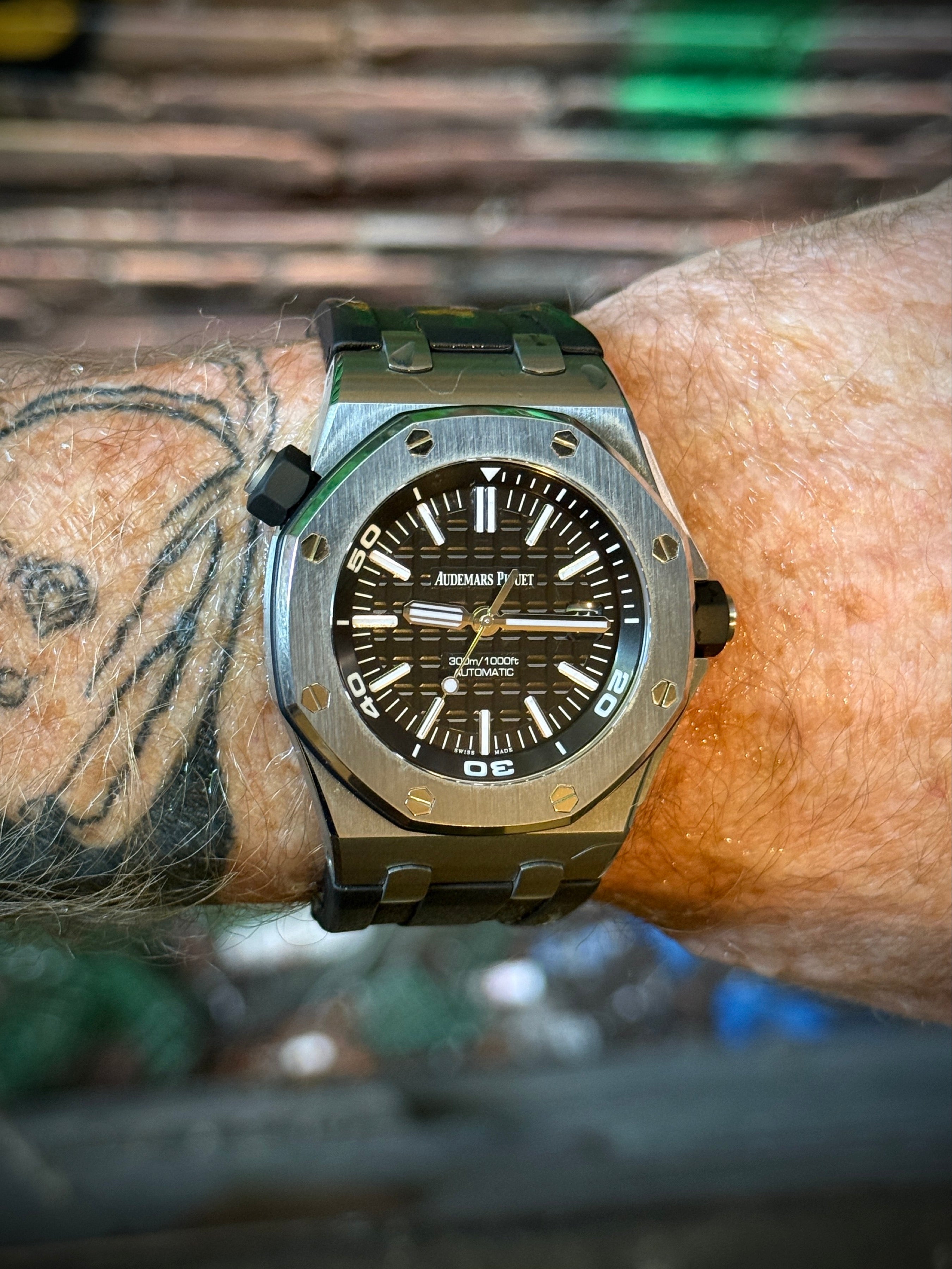 Pre-owned Audemars Piguet Royal Oak Offshore Diver 15710ST.OO.A002CA.02 |  steel  black