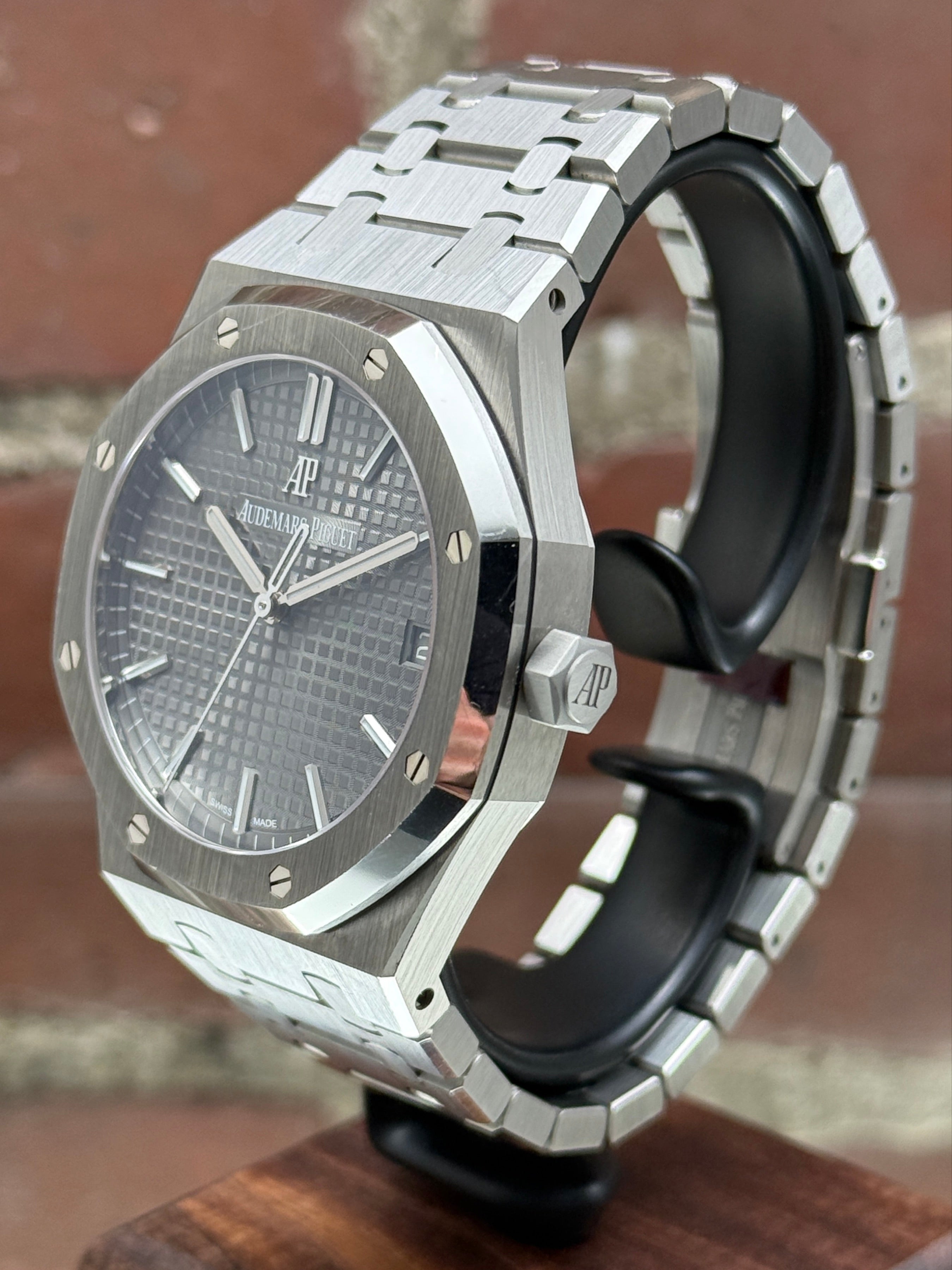 Pre-owned Audemars Piguet Royal Oak 15500ST.OO.1220ST.02 | steel grey