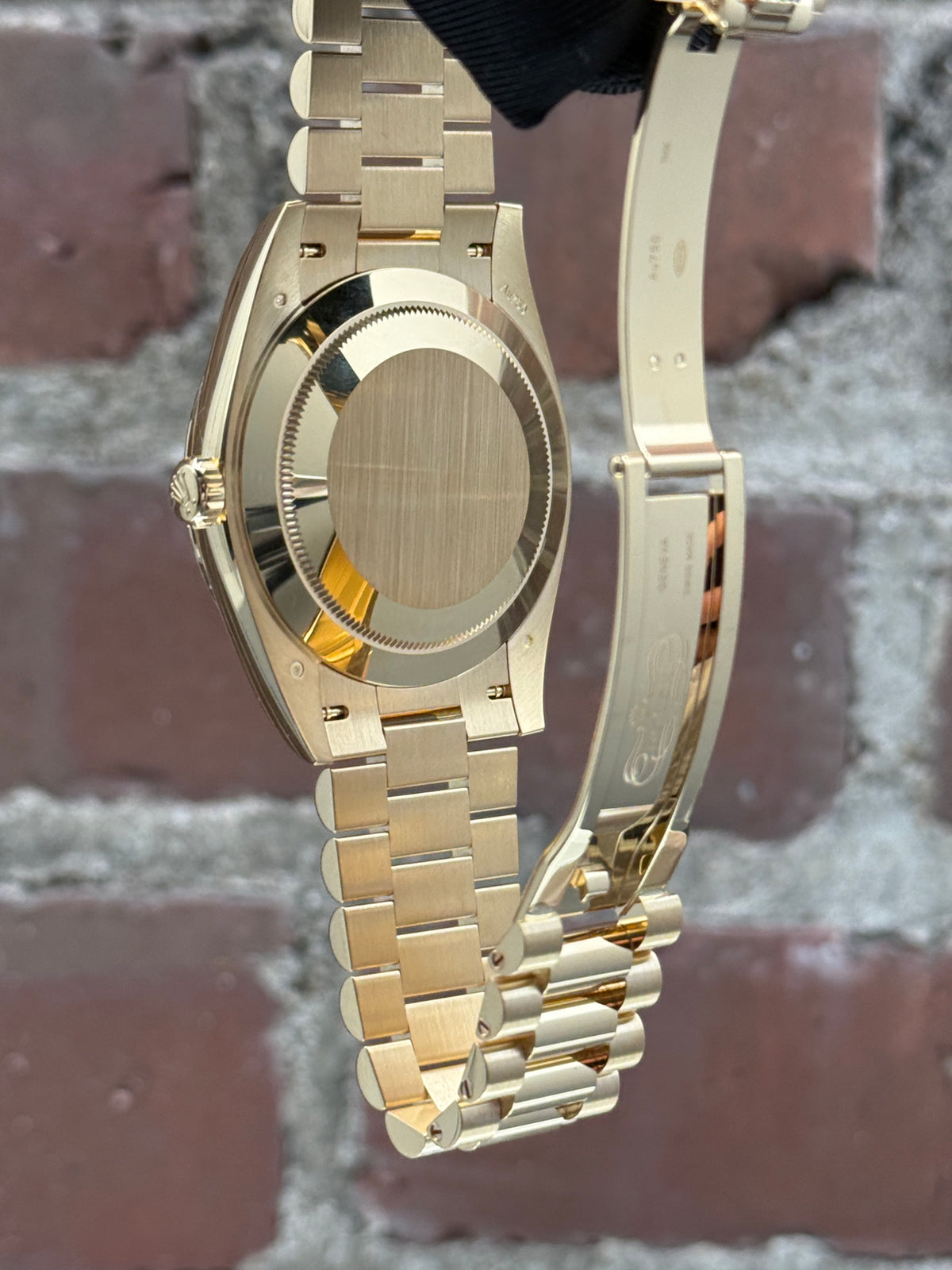 Brand new Rolex Day-Date 40 228238 | yellow gold green