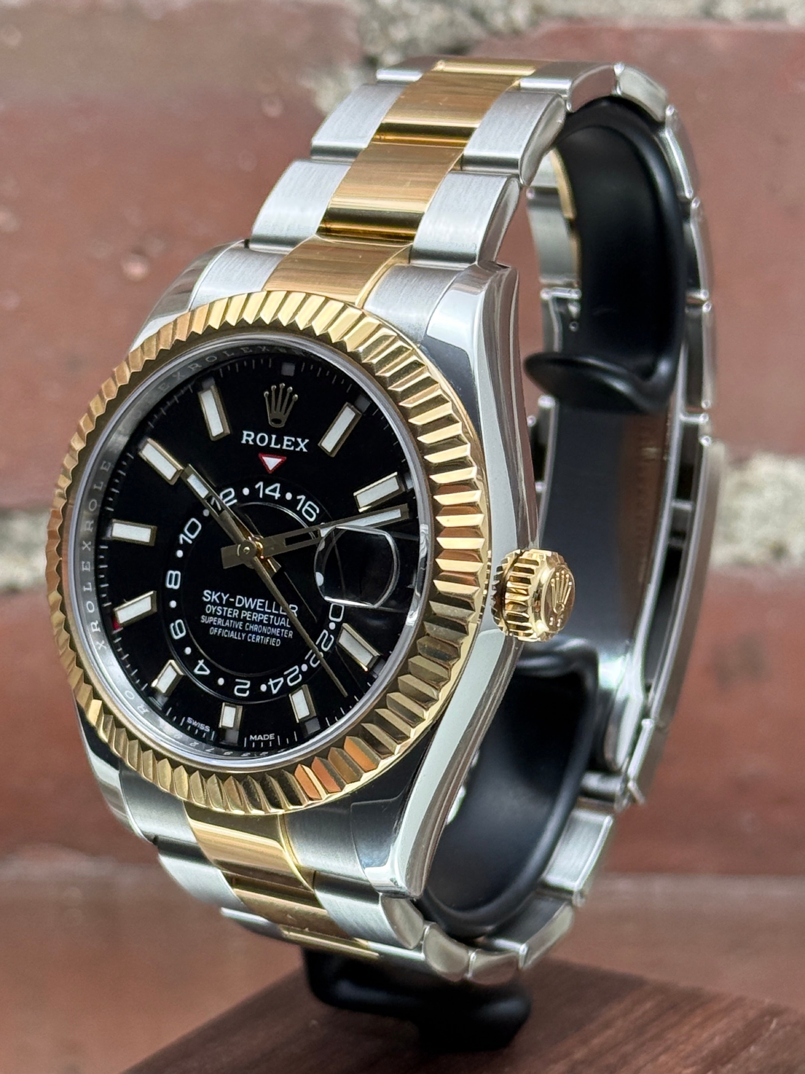 Mint Rolex Sky-Dweller 326933 | gold and steel black