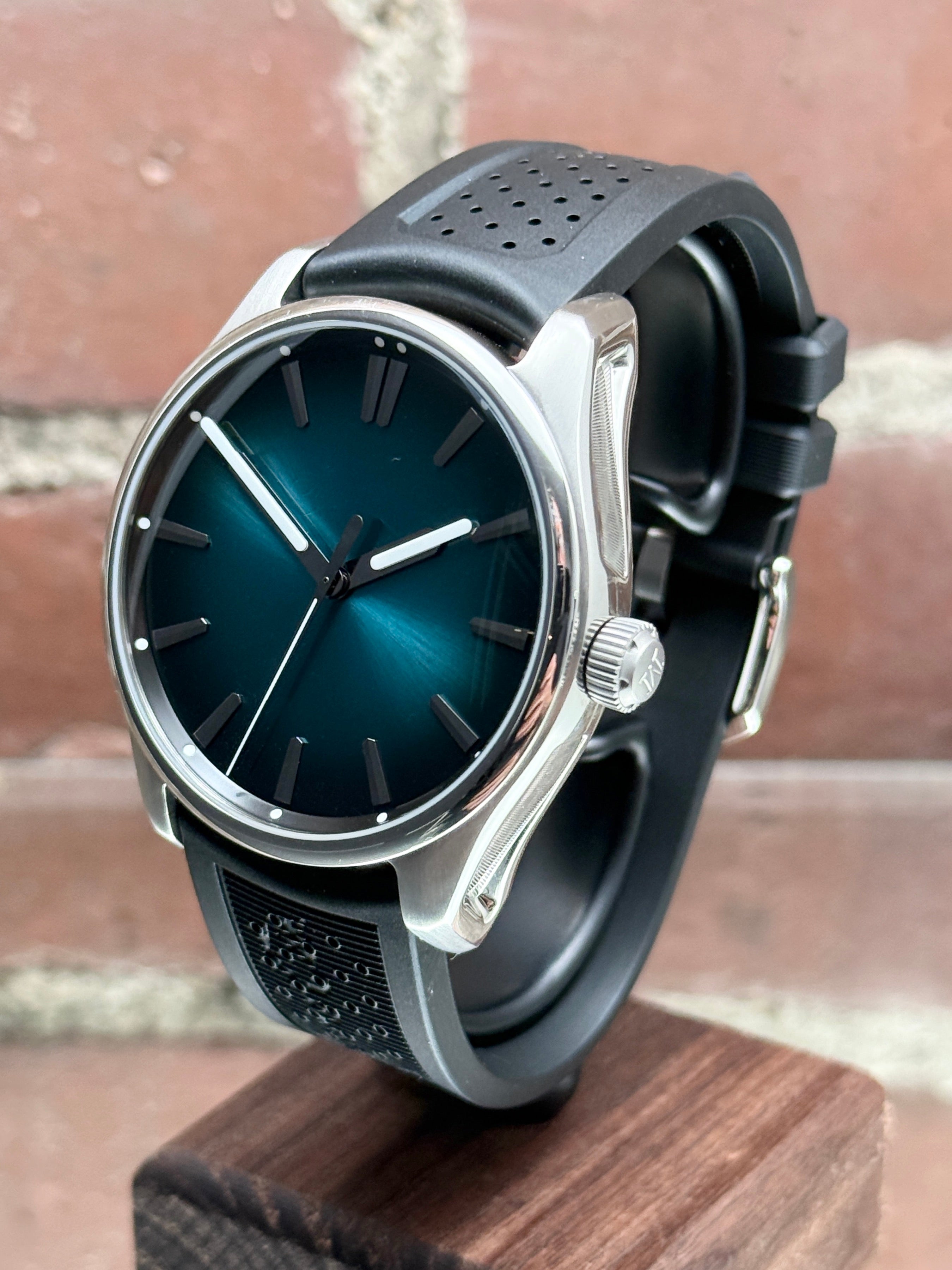 Excellent H.Moser & Cie. Pioneer Centre Seconds Mega Cool Blue Lagoon 3200-1214 | steel blue