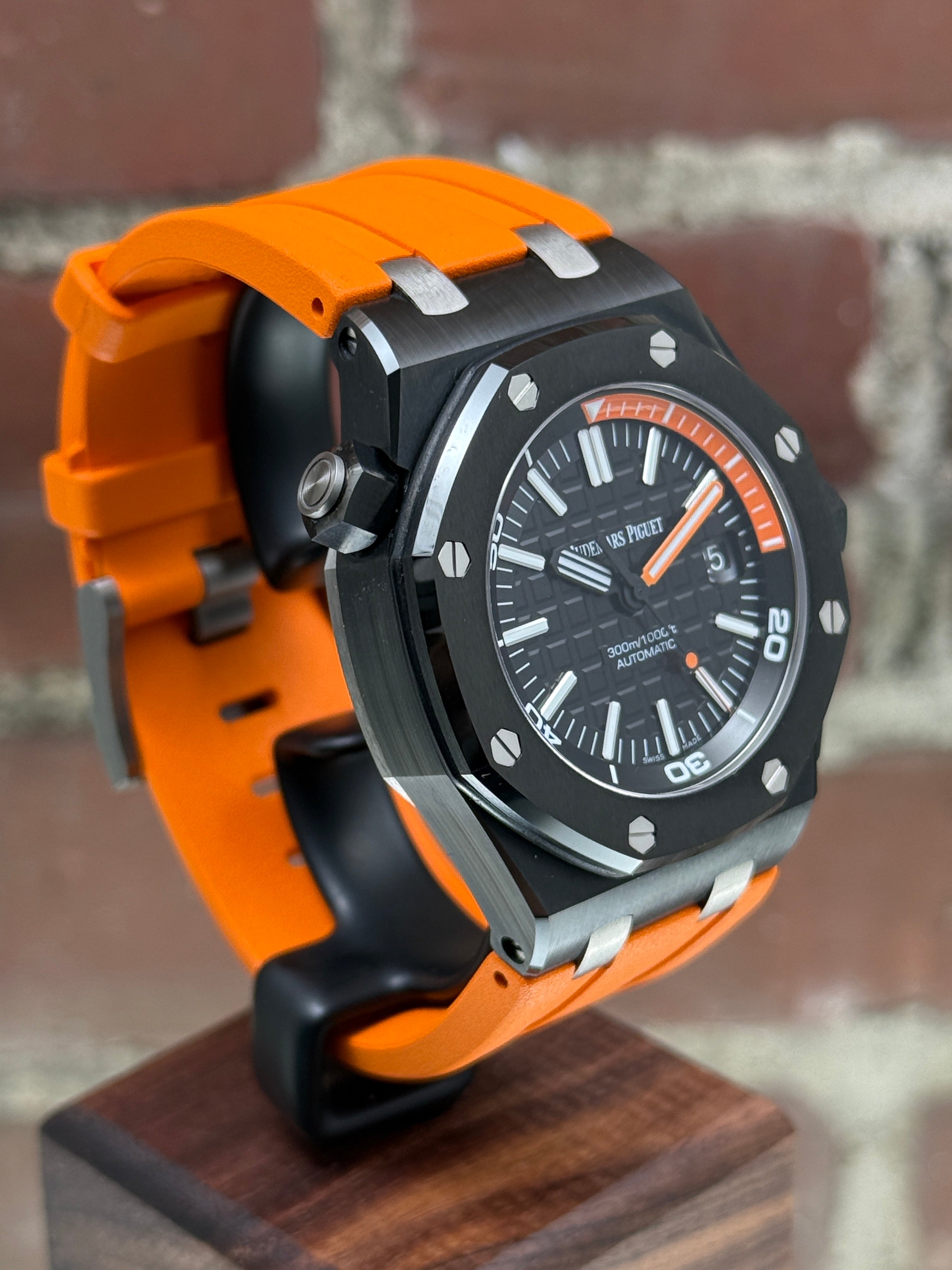 Pre-owned Audemars Piguet Royal Oak Offshore Diver 15707CE.OO.A002CA.01 | Ceramic Black