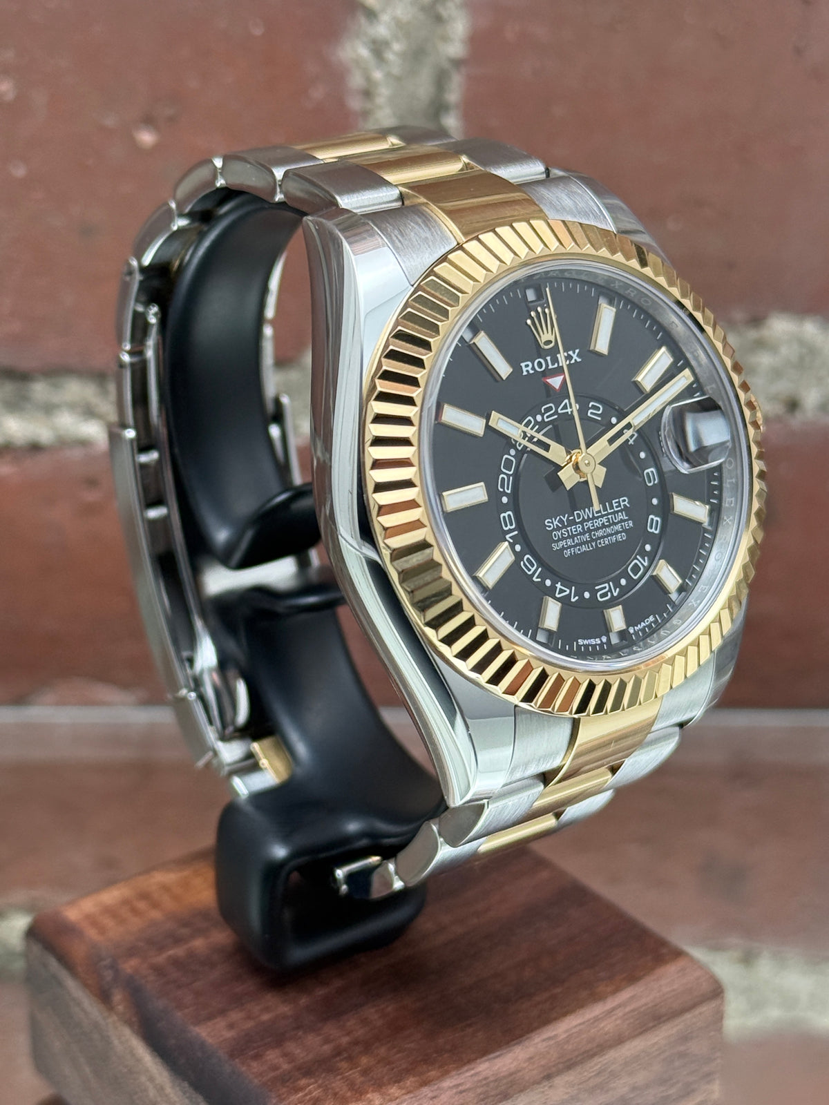 Pre-owned Rolex Sky-dweller 336933 | Yellow gold and steel Black