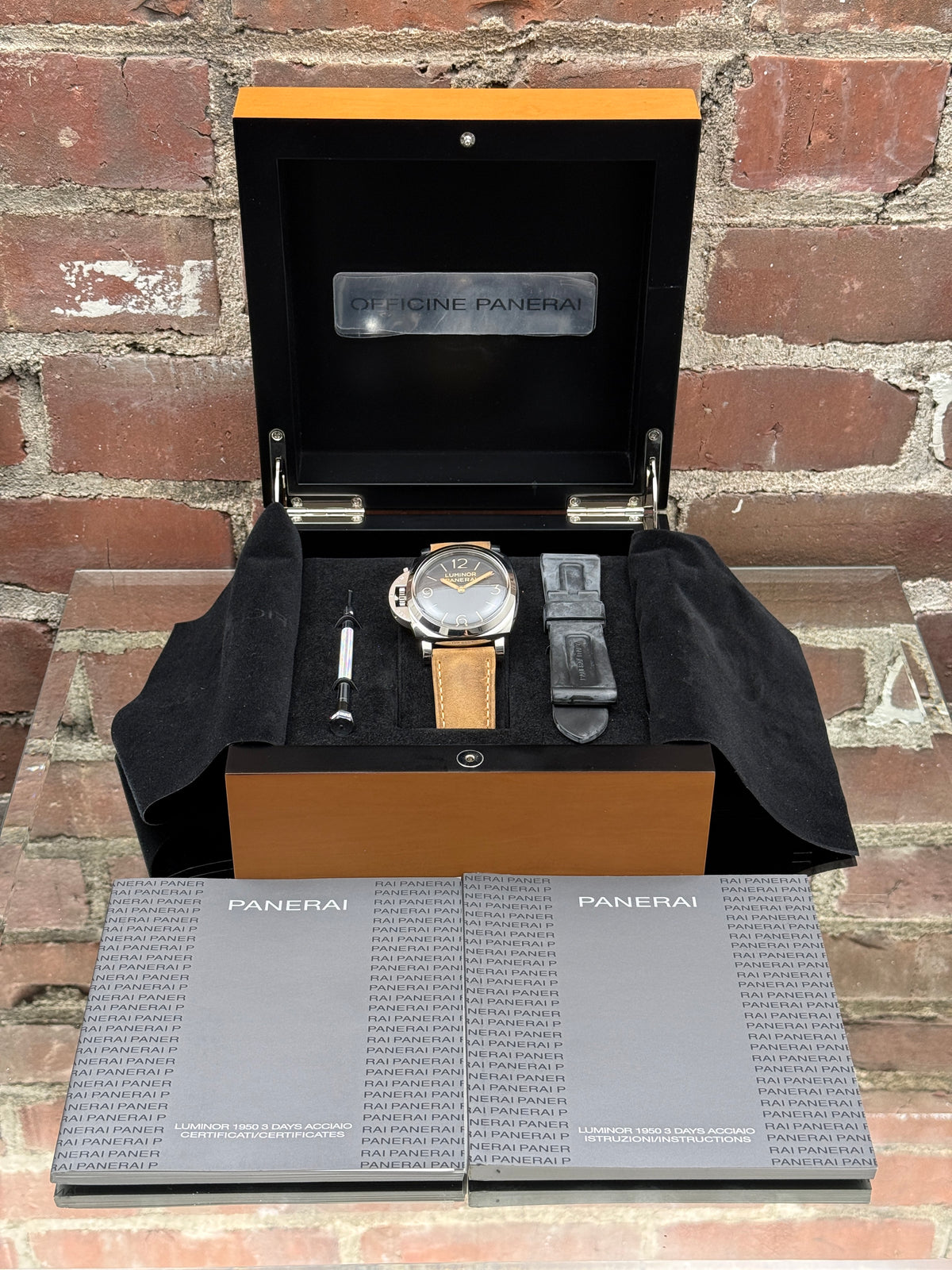 Brand new Panerai Luminor 1950 Left Handed 3 Pam 557 Days 47 Mm PAM 00557 | Steel Black
