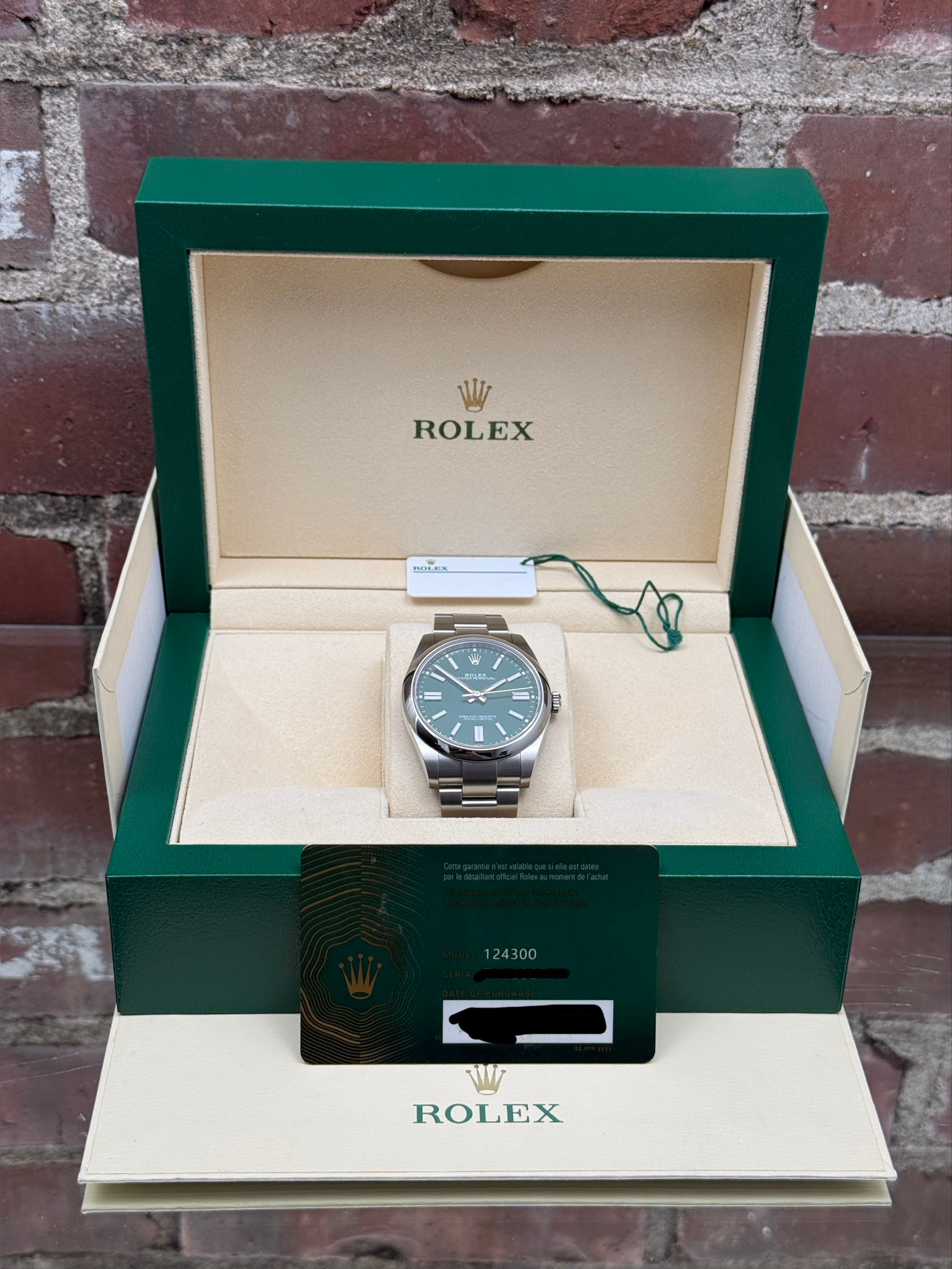 Mint Rolex Oyster Perpetual 41 124300 | steel green