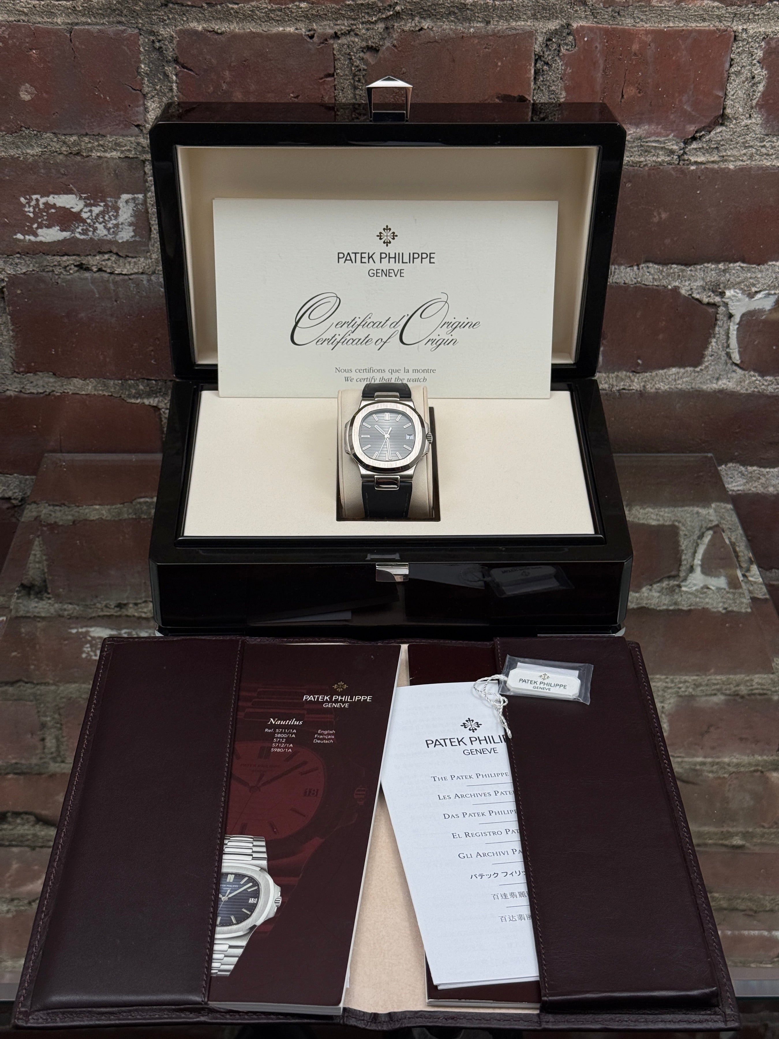 Pre-owned Patek Philippe Nautilus 5711G-001 | White gold Silver