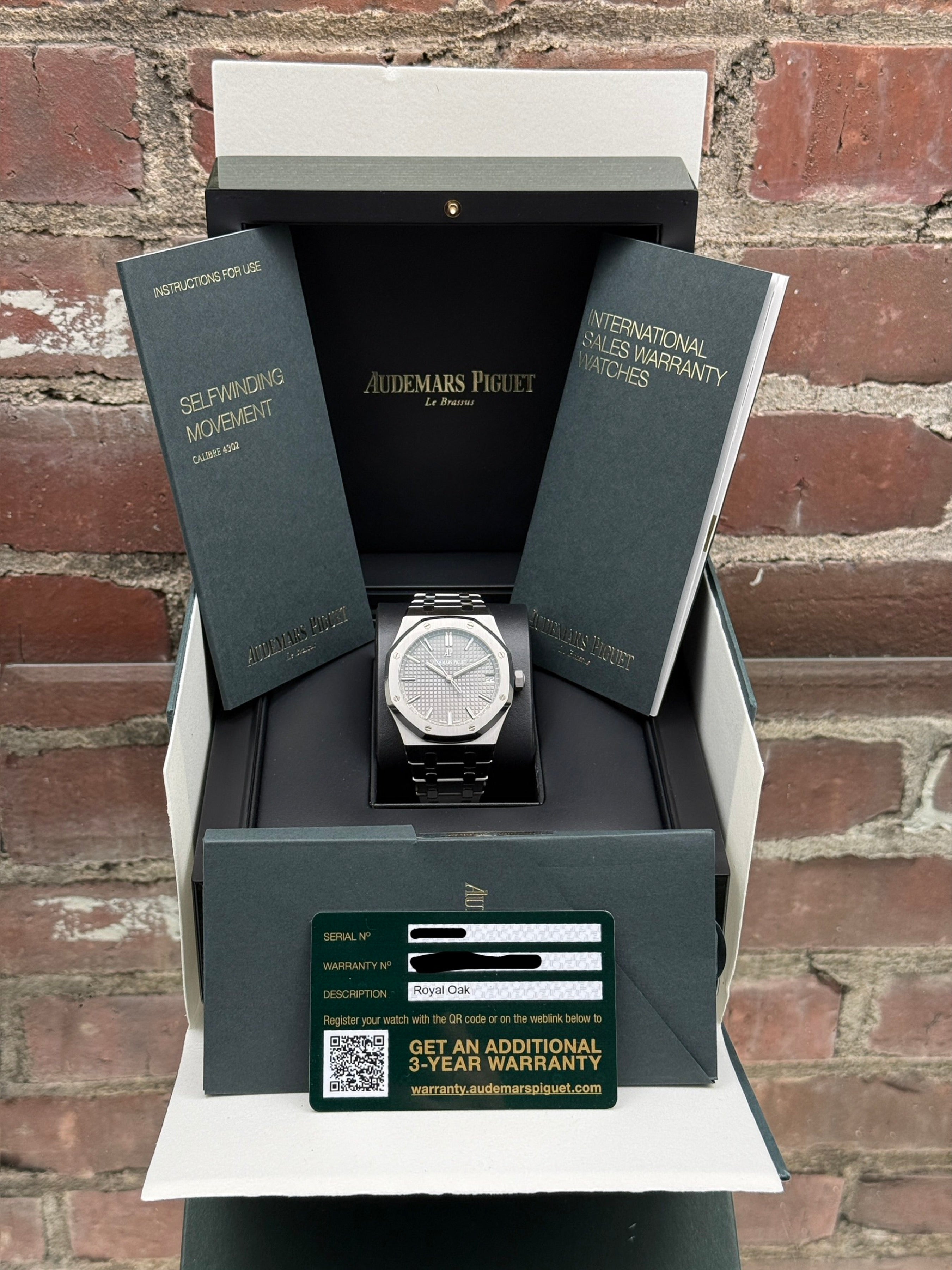 Pre-owned Audemars Piguet Royal Oak 15500ST.OO.1220ST.02 | steel grey