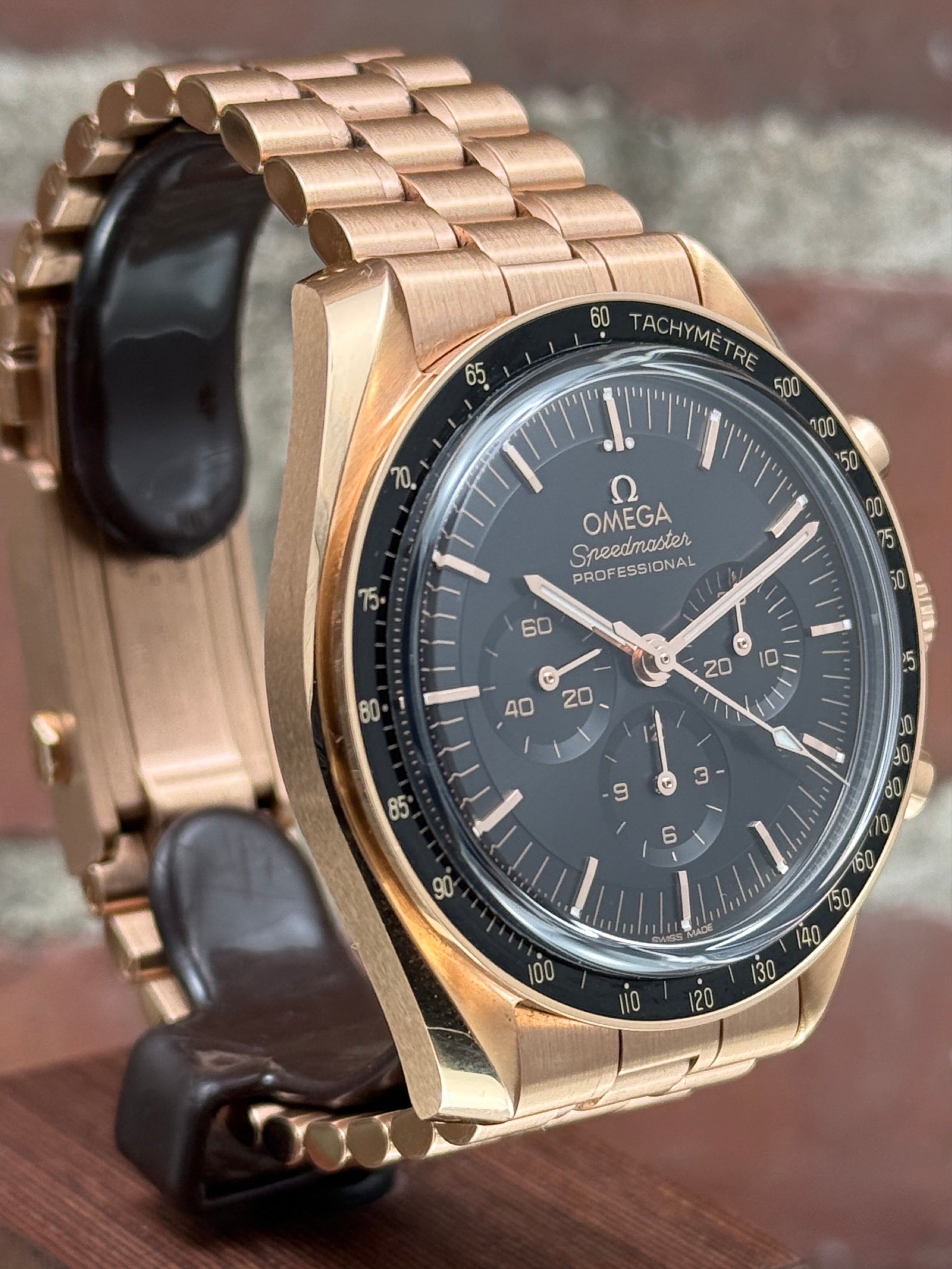 Pre-owned Omega Speedmaster Moonwatch Co-Axial Master Chronometer 310.63.42.50.01.001 | pink gold black