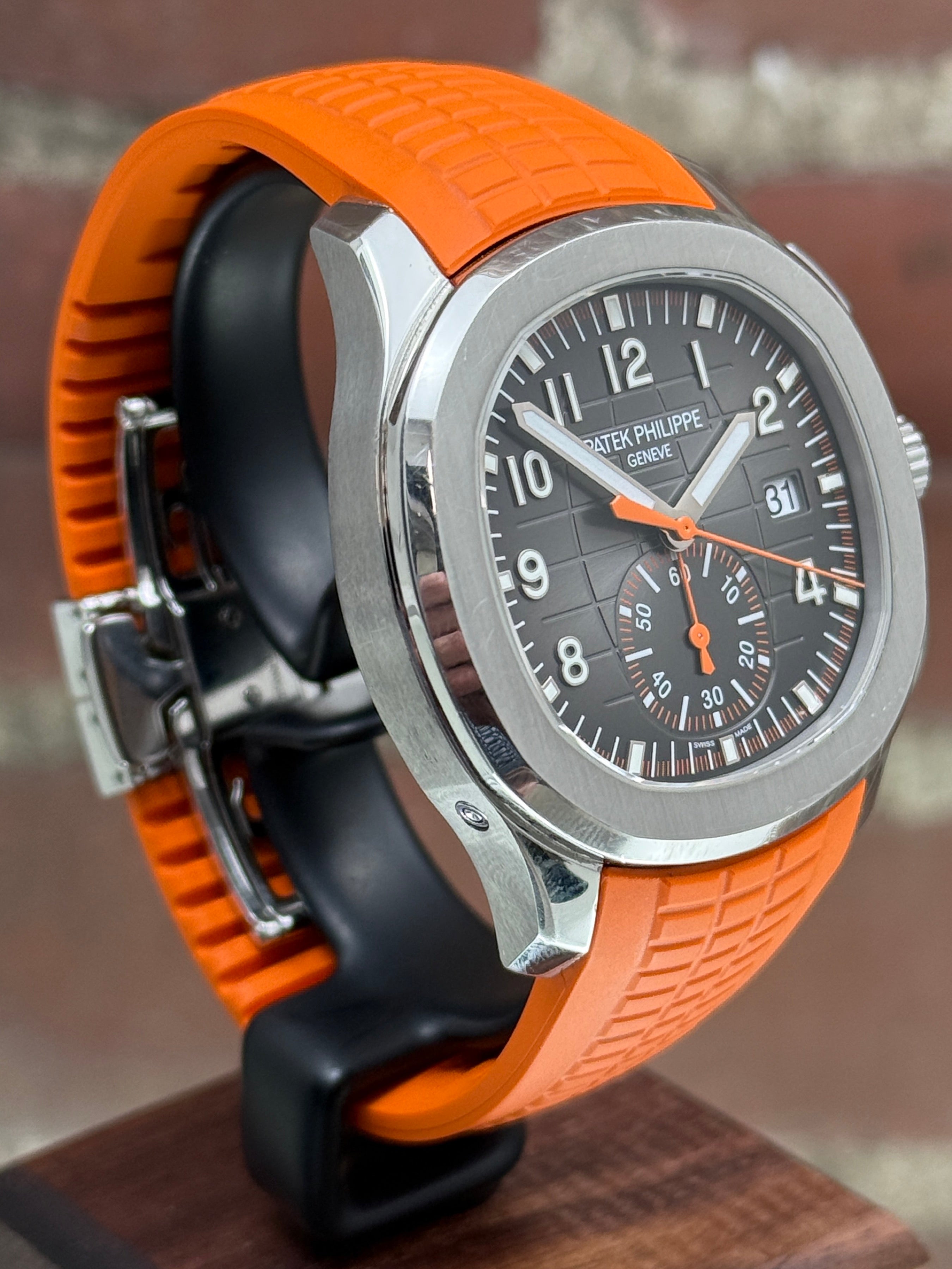 Pre-owned Patek Philippe Aquanaut 5968A-001 | Steel Black