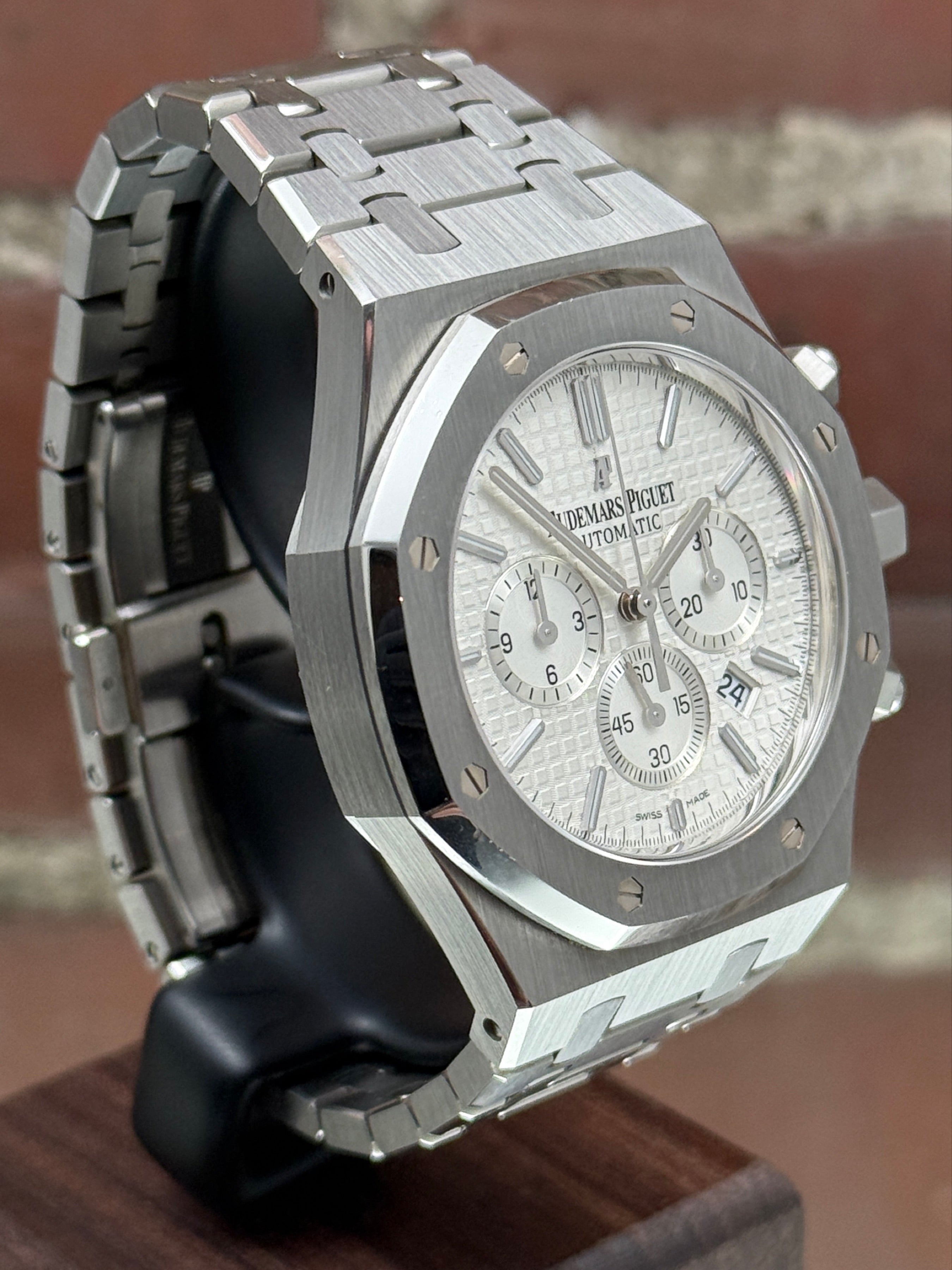 Pre-owned Audemars Piguet Royal Oak Chronograph 26320ST.OO.1220ST.02 | Steel Silver